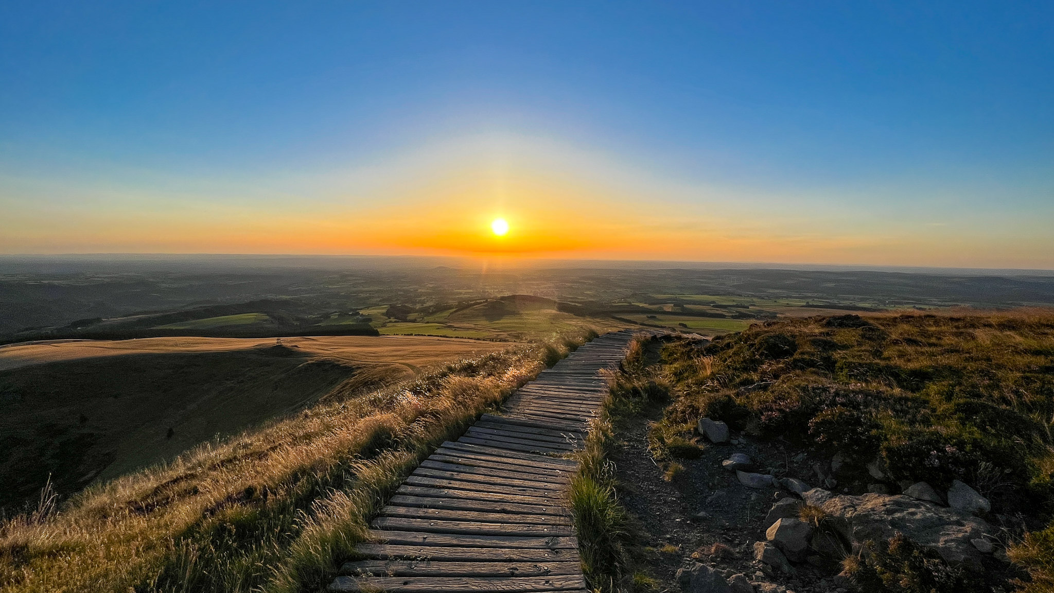 Les Monts Dore, la Banne d'Ordanche, coucher de soleil