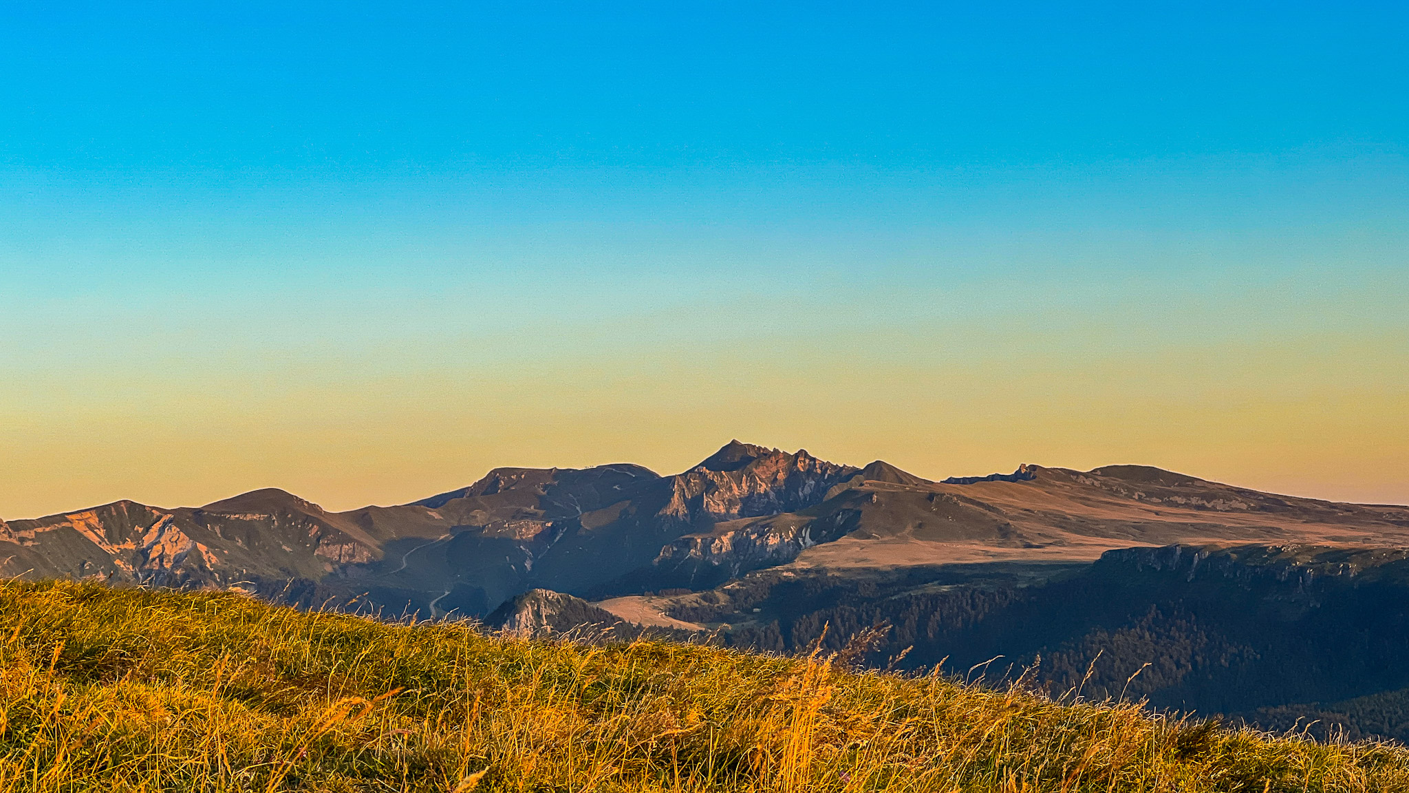 Les Monts Dore, la Banne d'Ordanche, vue massif du Sancy