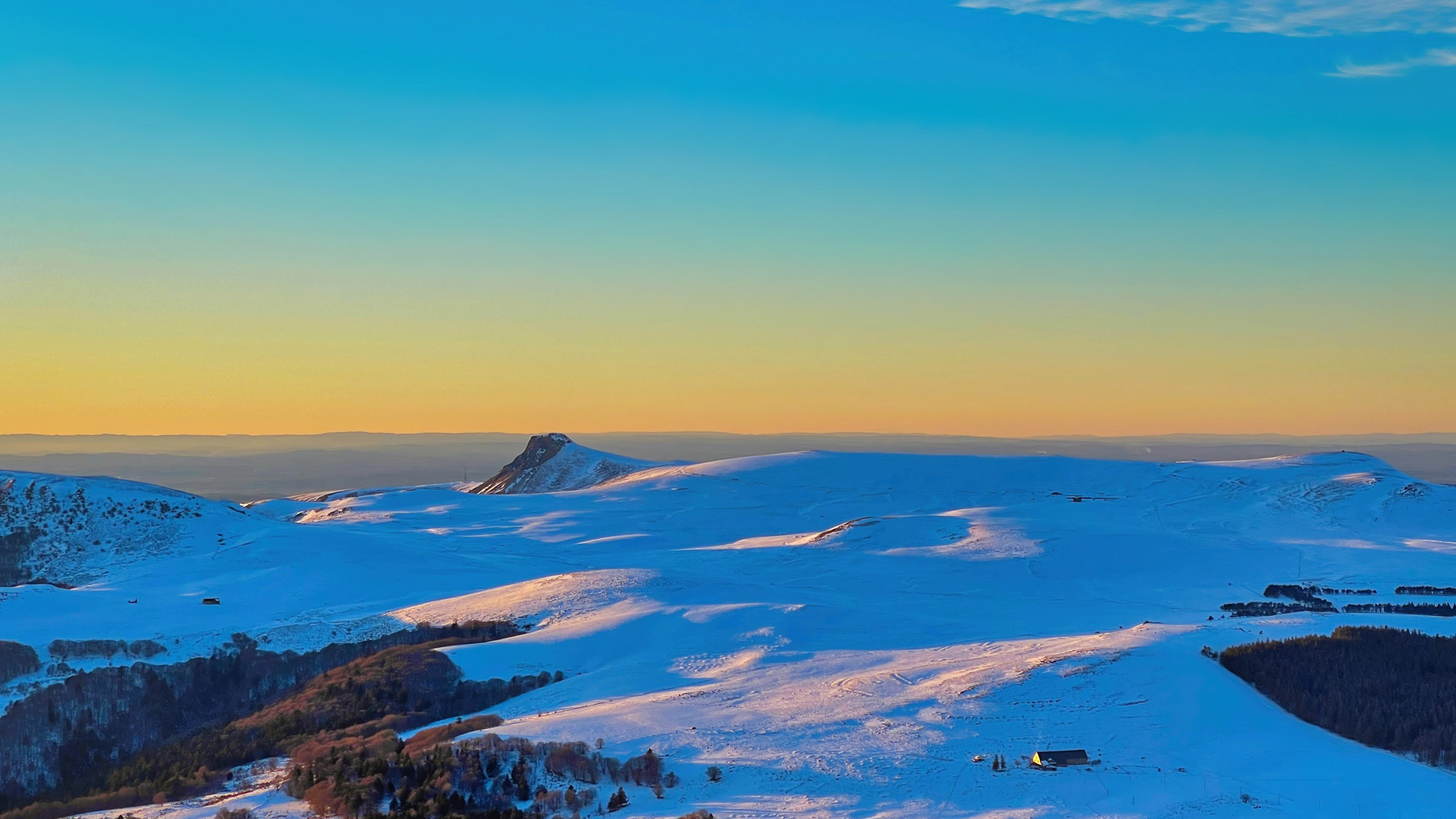 Les Monts Dore, la Banne d'Ordanche, vue du Puy de la Tâche