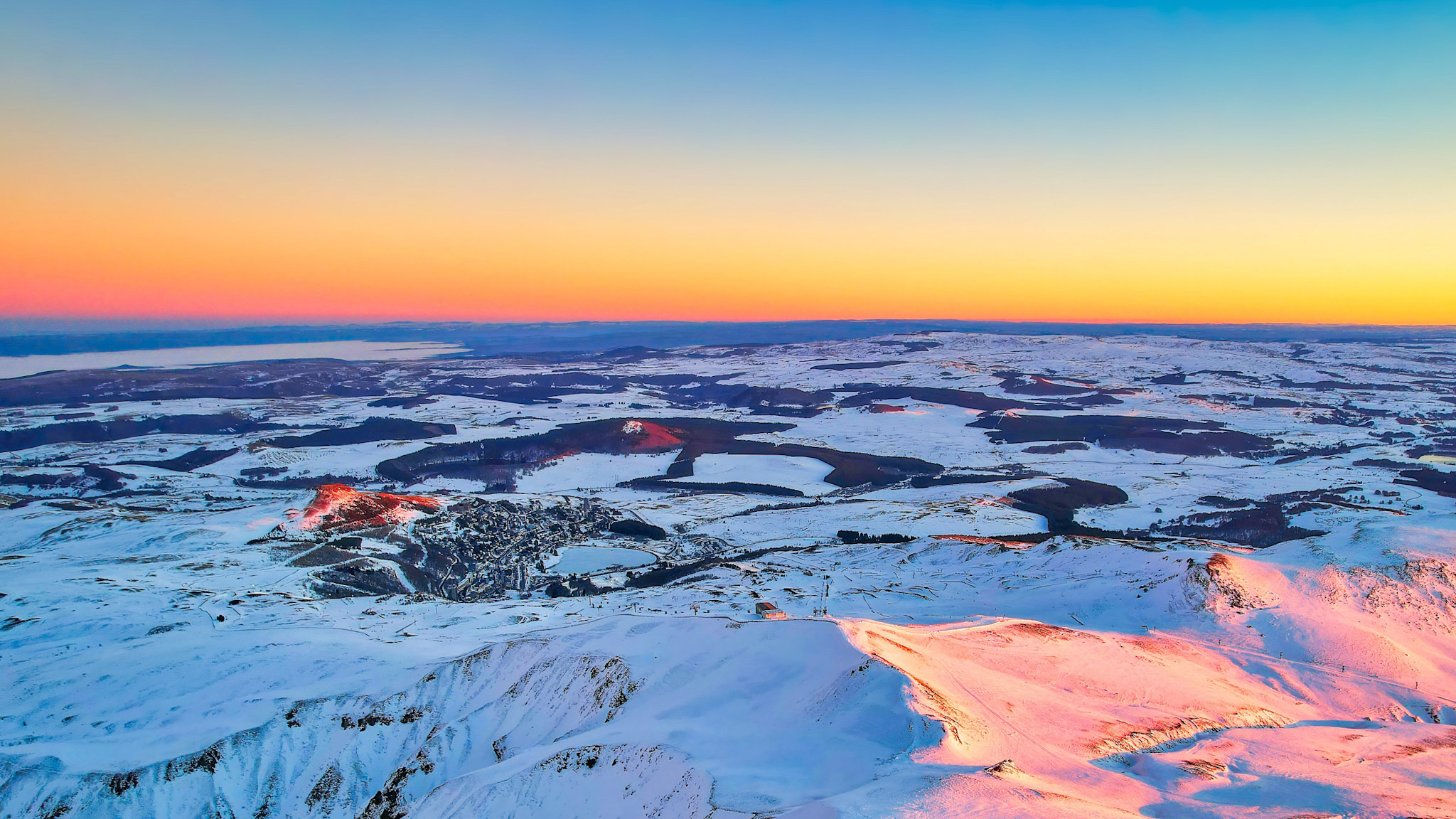 Super Besse - Coucher de Soleil sur le Puy Ferrand et le Puy de la Perdrix