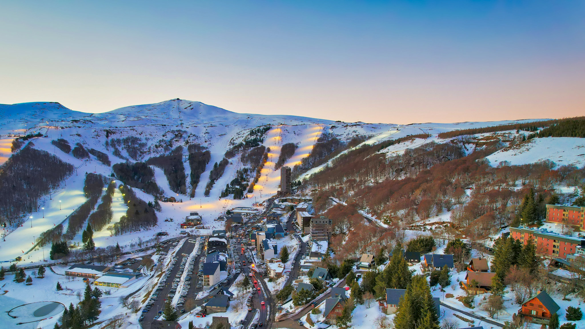 Super Besse - Coucher de Soleil sur le Village de Chalets