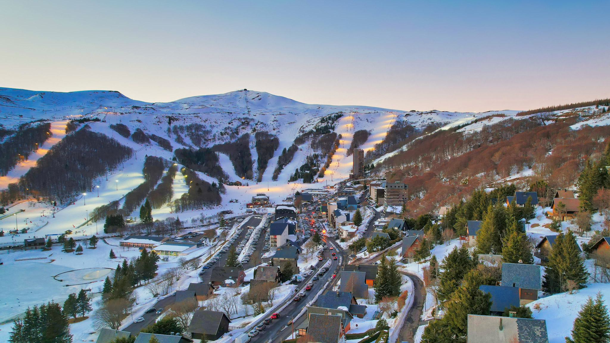 Super Besse - Coucher de Soleil sur le Centre-Ville