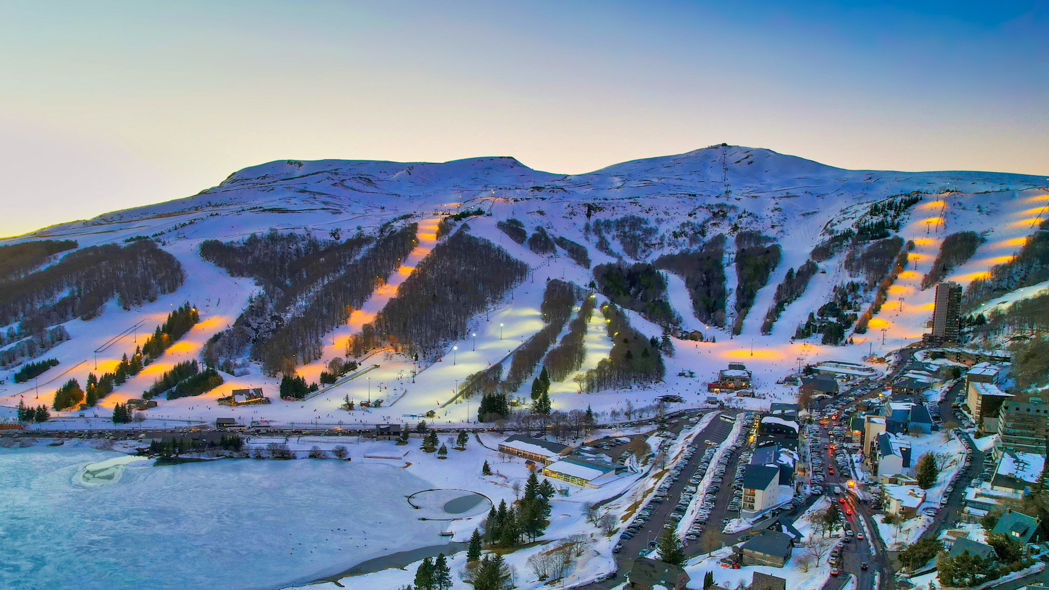 Super Besse - Coucher de Soleil sur les Pistes