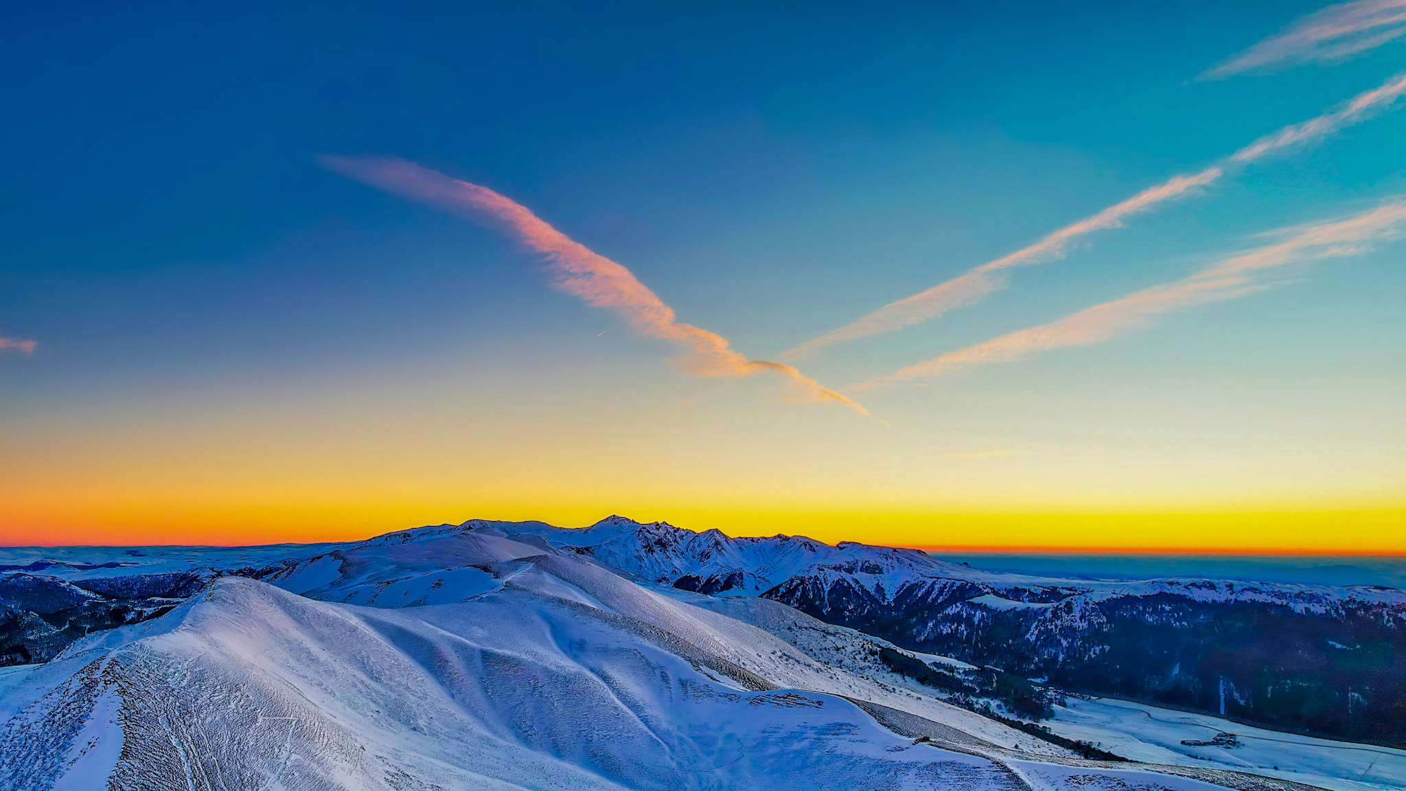 Massif Adventif : Coucher de Soleil Splendide sur le Massif du Sancy