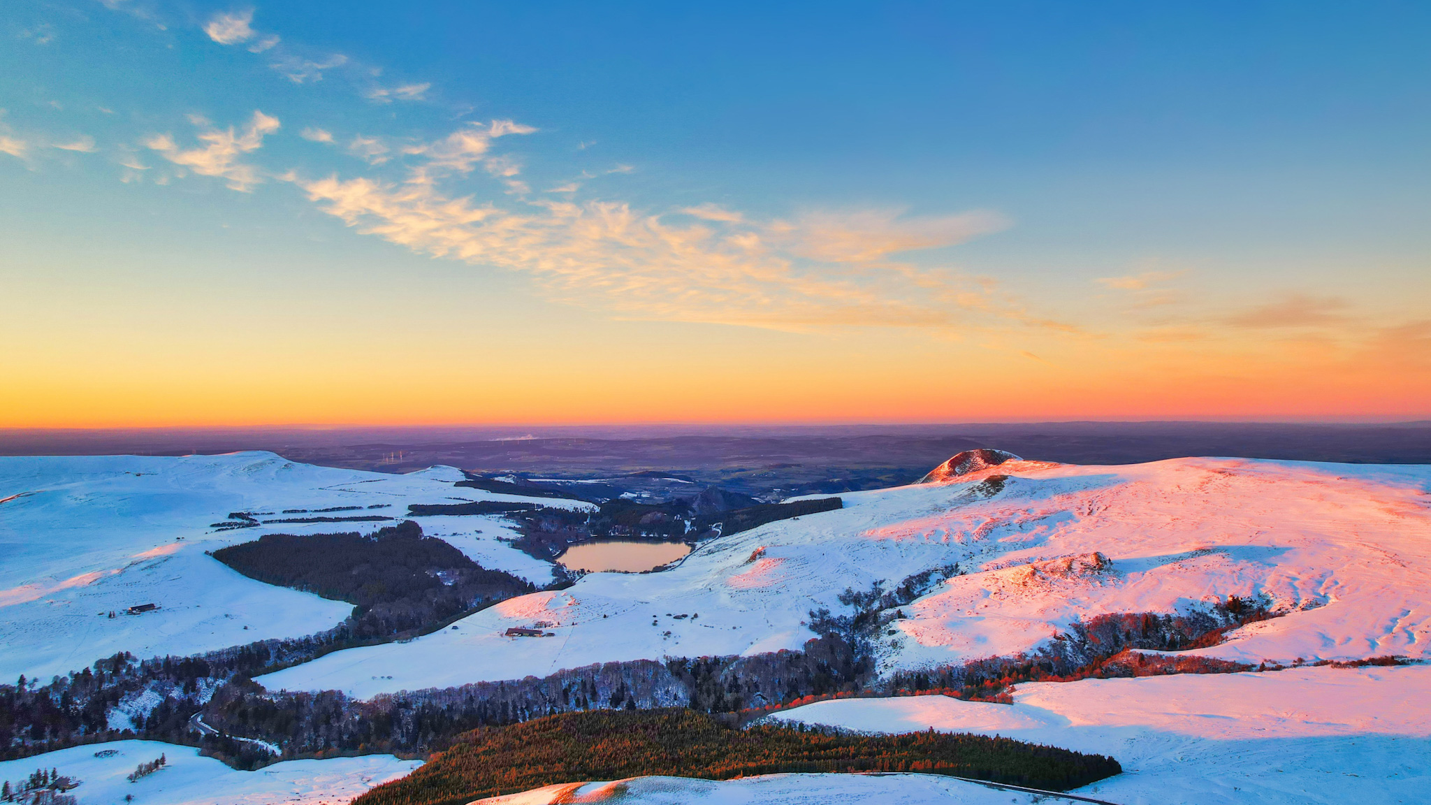 Puy de la Tâche : Coucher de Soleil Magique - Lac de Guéry & Plateau de l'Aiguiller