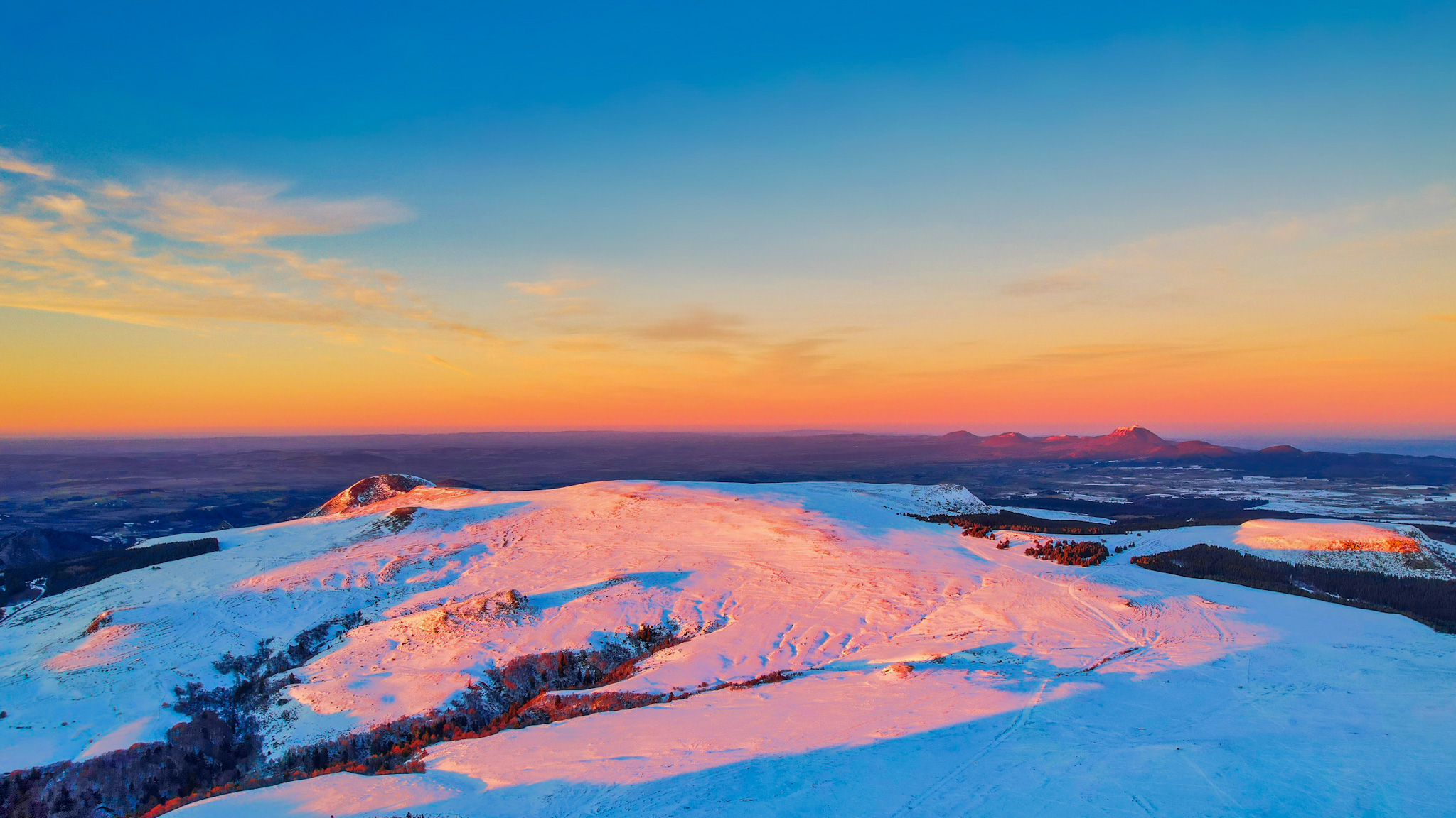 Puy de la Tâche : Coucher de Soleil Panoramique - Puy de l'Aiguiller & Chaîne des Puys