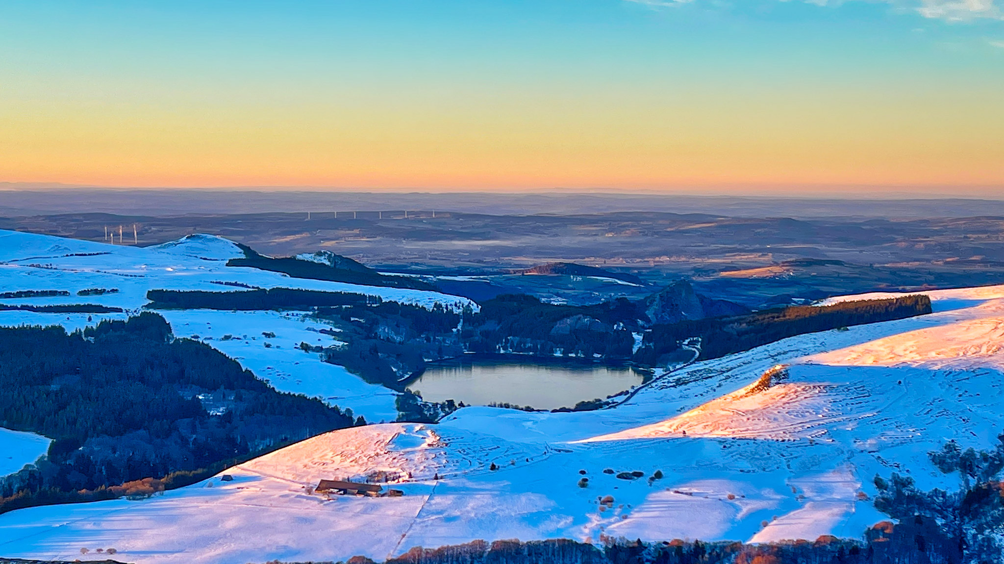 Puy de la Tâche : Coucher de Soleil féerique - Lac de Guéry