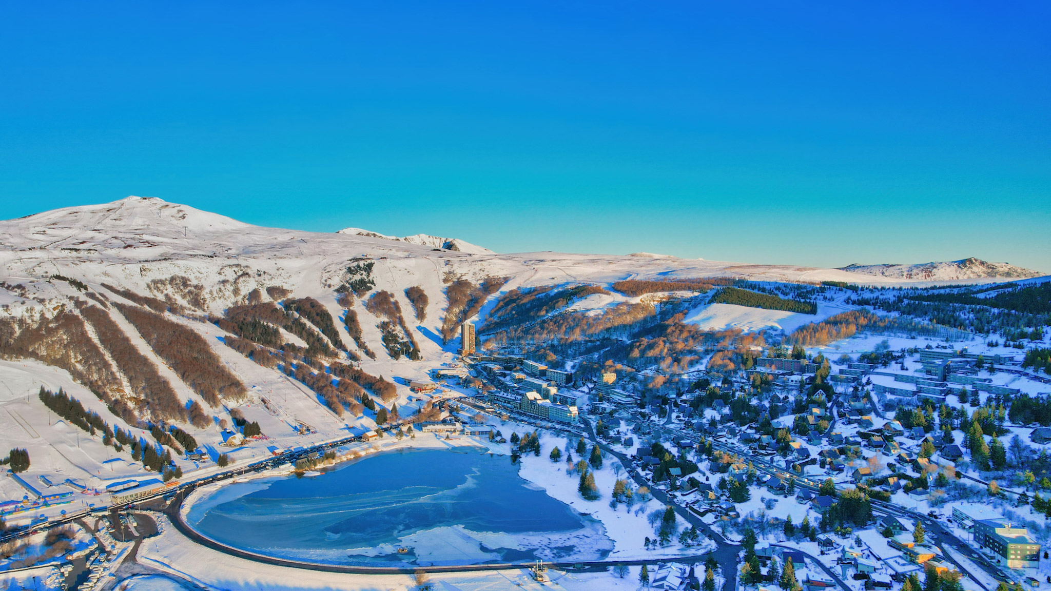 Super Besse - Puy-de-Dôme : À vous les Joies du Ski !