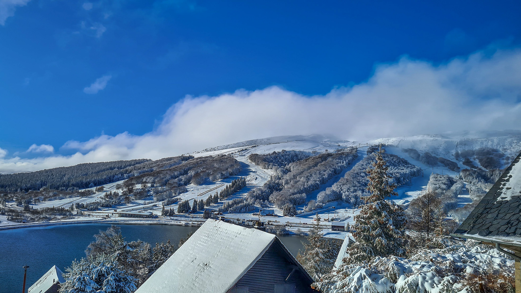 Super Besse : Magie d'un Paysage Enneigé