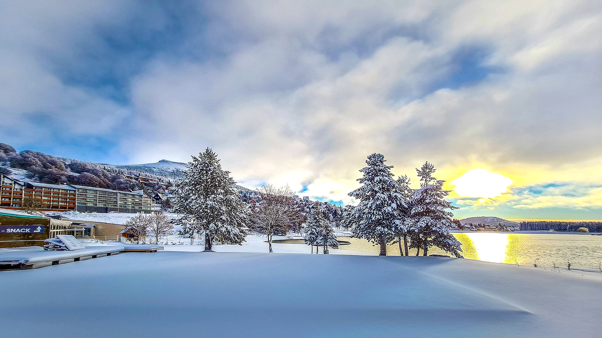 Super Besse - Lever de Soleil féerique au Lac des Hermines