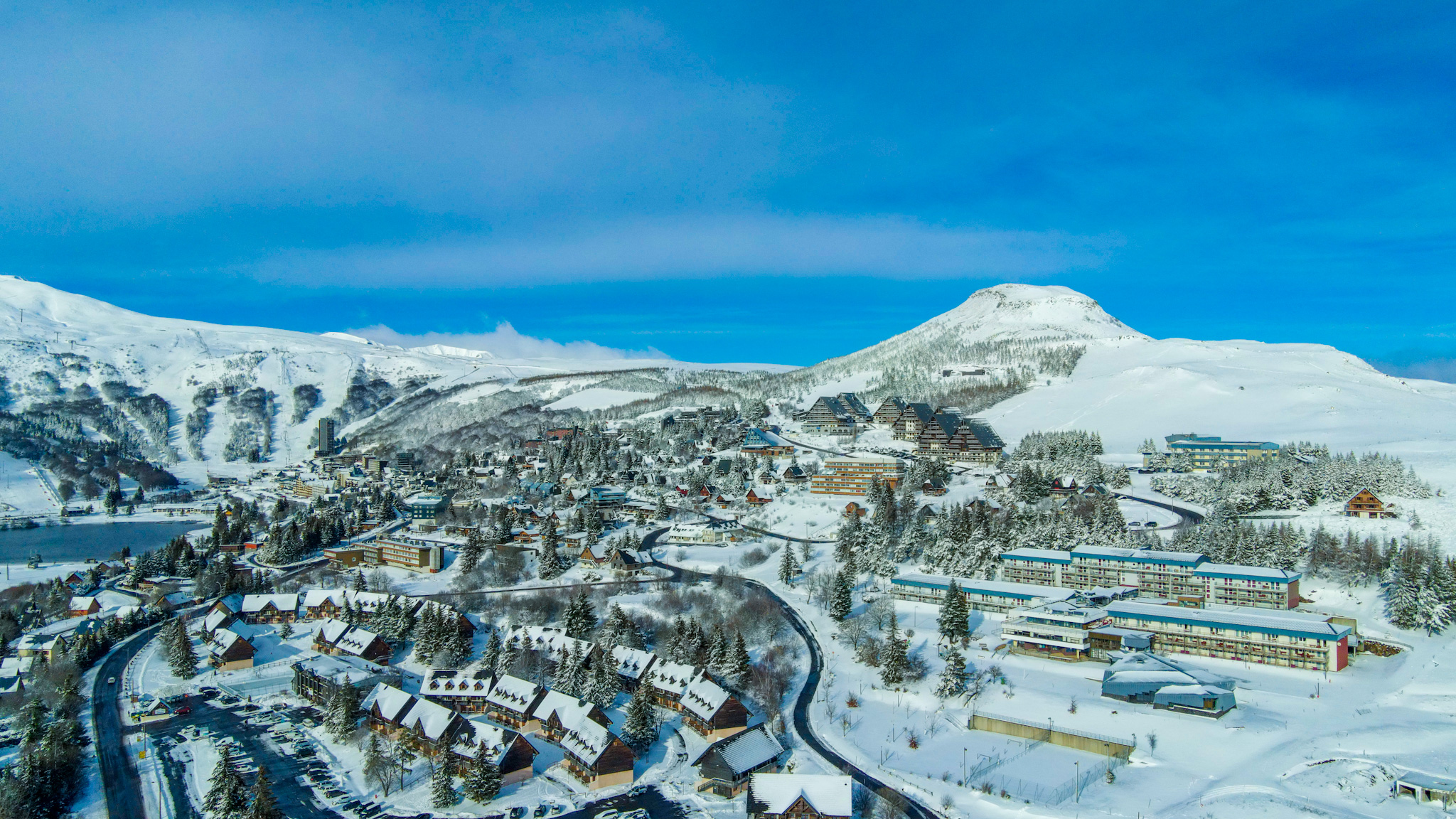 Super Besse : Le Puy du Chambourguet offre un panorama exceptionnel sur la station.