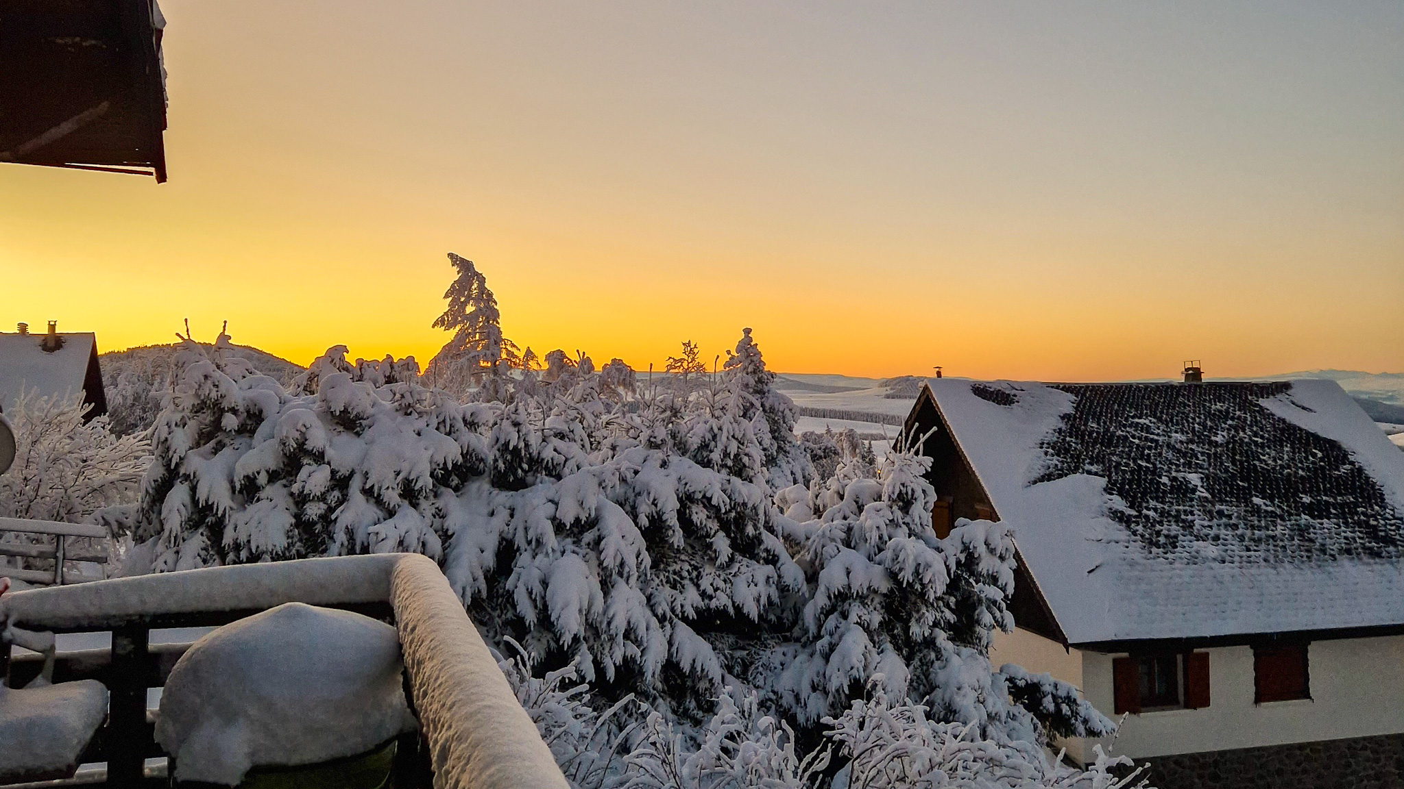 Lever de Soleil Magique - Chalet Ma Cambuse Super Besse