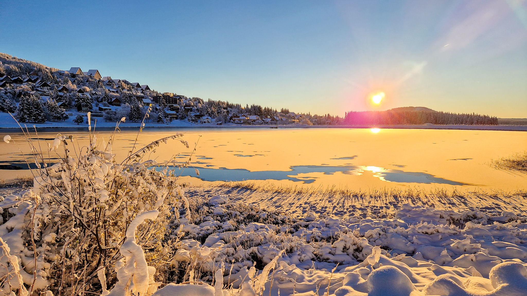 Super Besse : Lever de Soleil Féerique sur le Lac des Hermines