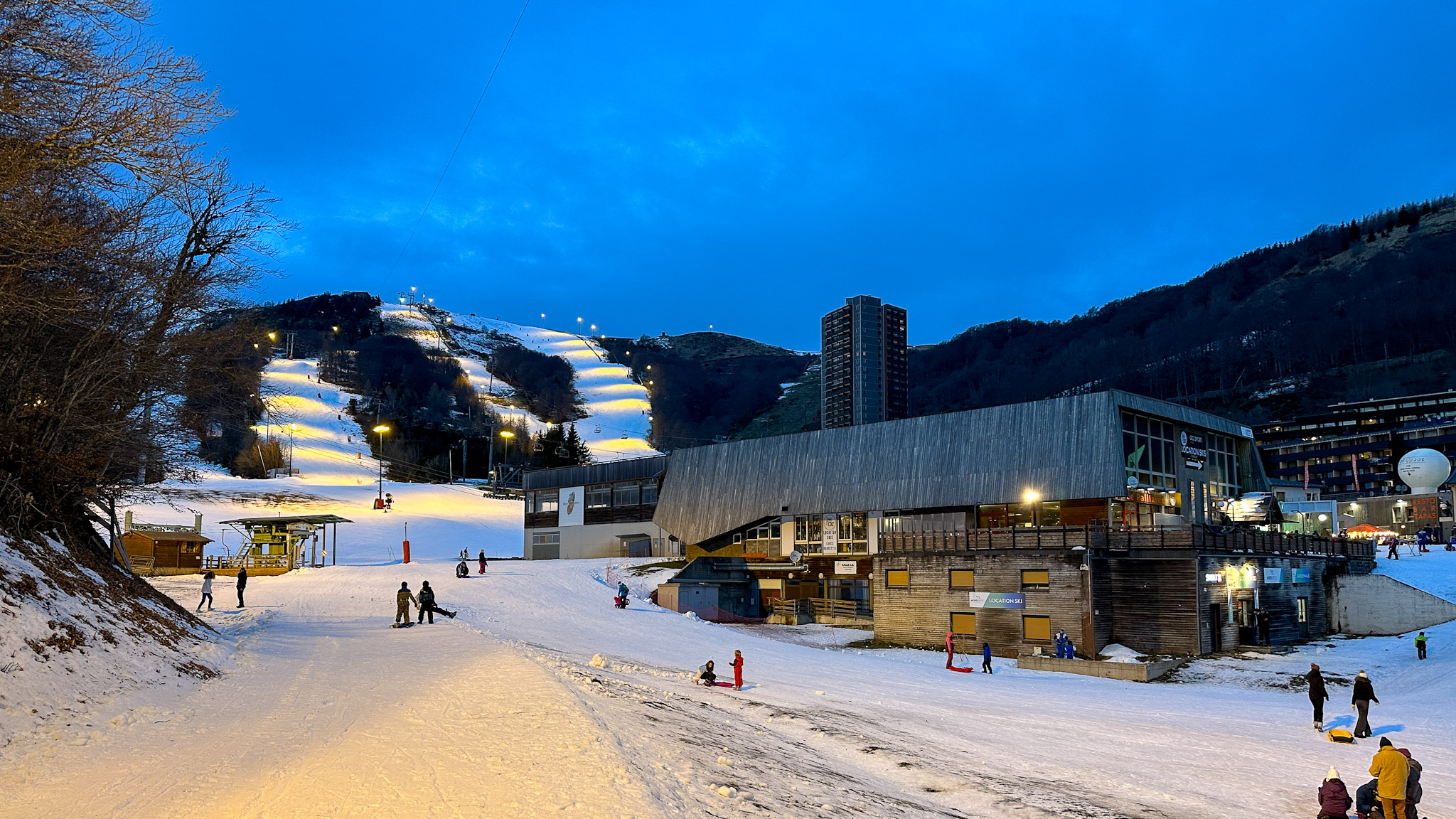 Super Besse : Gare de Départ du Téléphérique - C'est Parti pour l'Aventure !