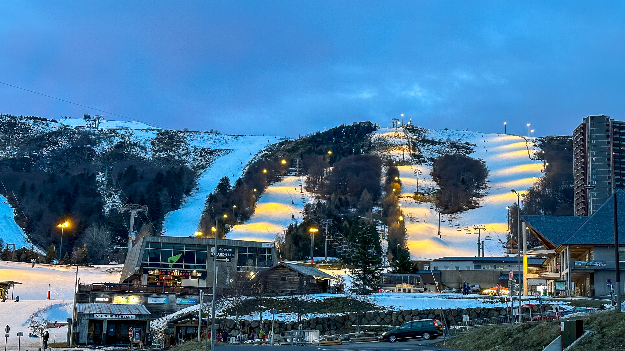 Super Besse - Nocturnes : Pistes Illuminées, Magie d'Hiver