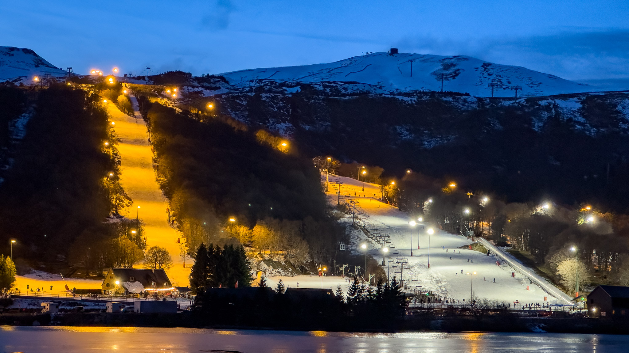 Super Besse - Ski Nocturne - Descente Magique sous les Étoiles