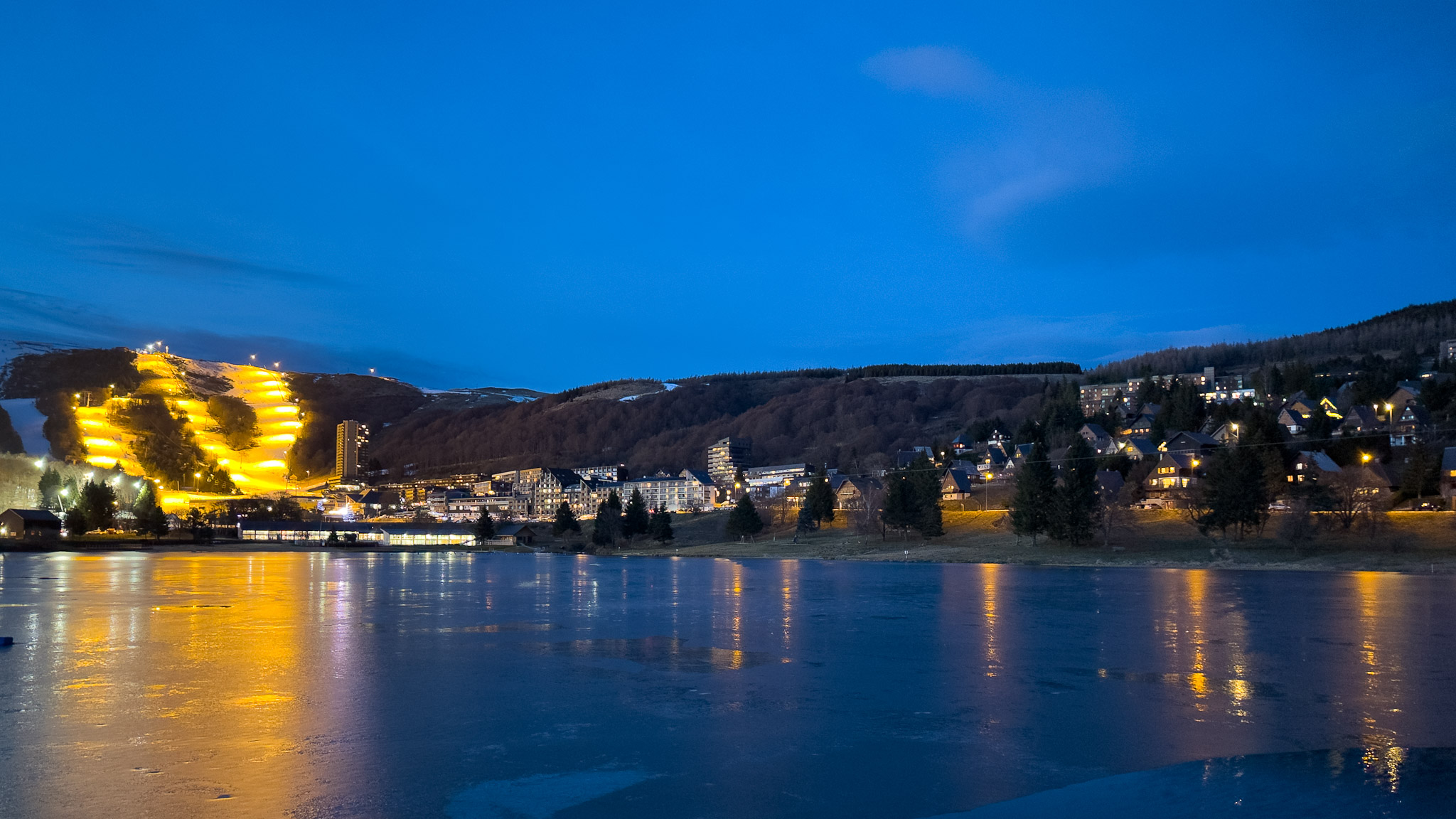 Super Besse : Panorama du Lac des Hermines