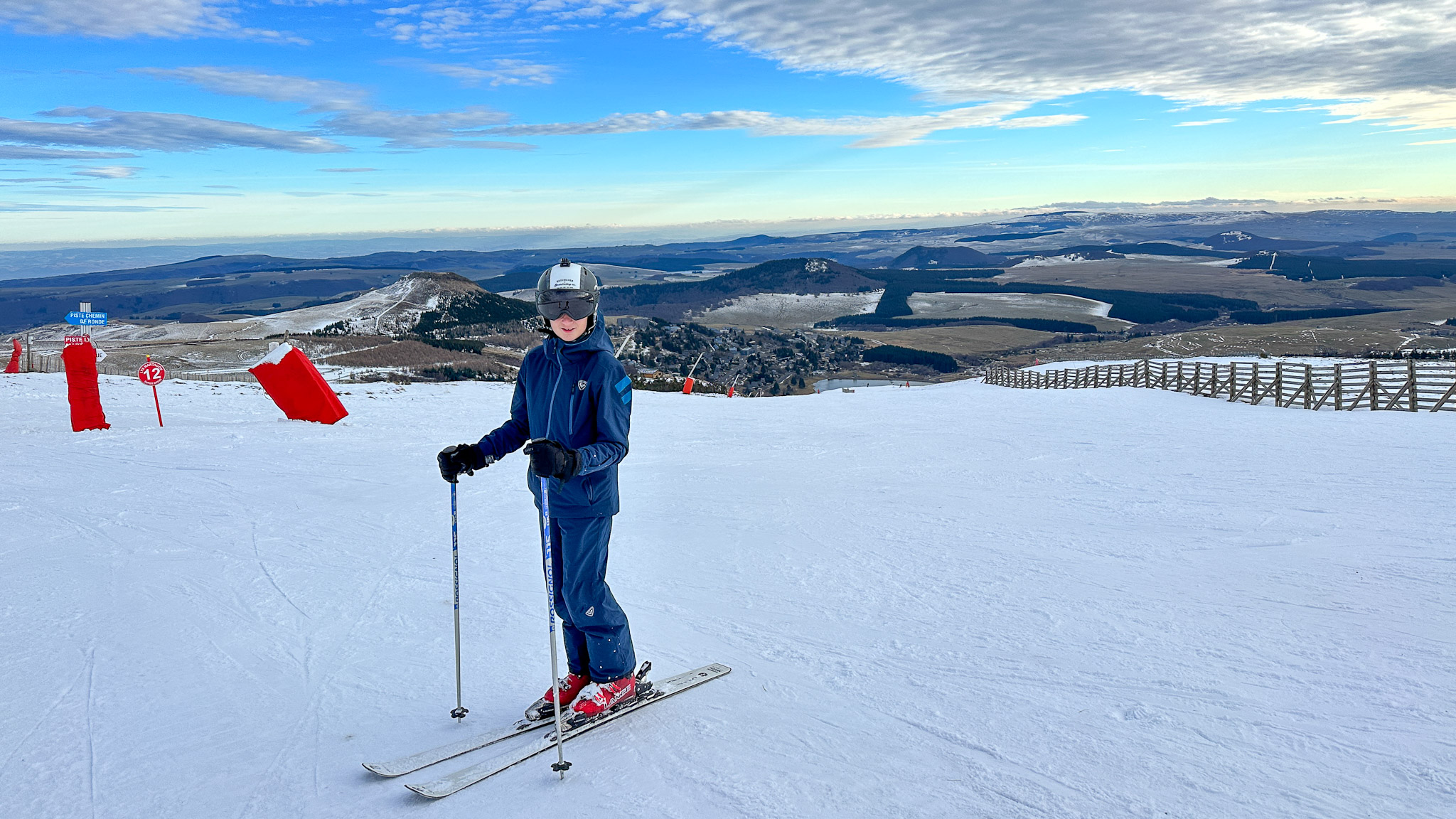 Super Besse : Pistes Rouges et Panorama Station - Descente et Vue Imprenable