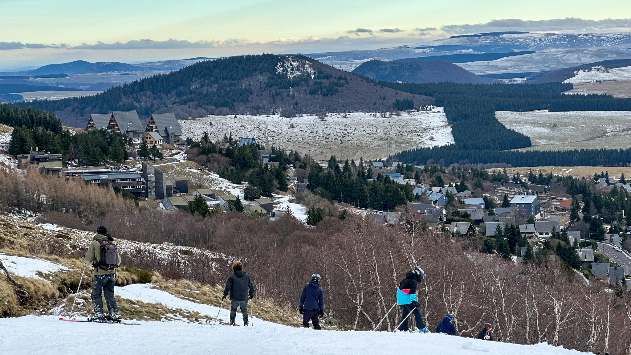 Super Besse : Panorama Puy de Montchal et Monts du Cantal - Vue Imprenable