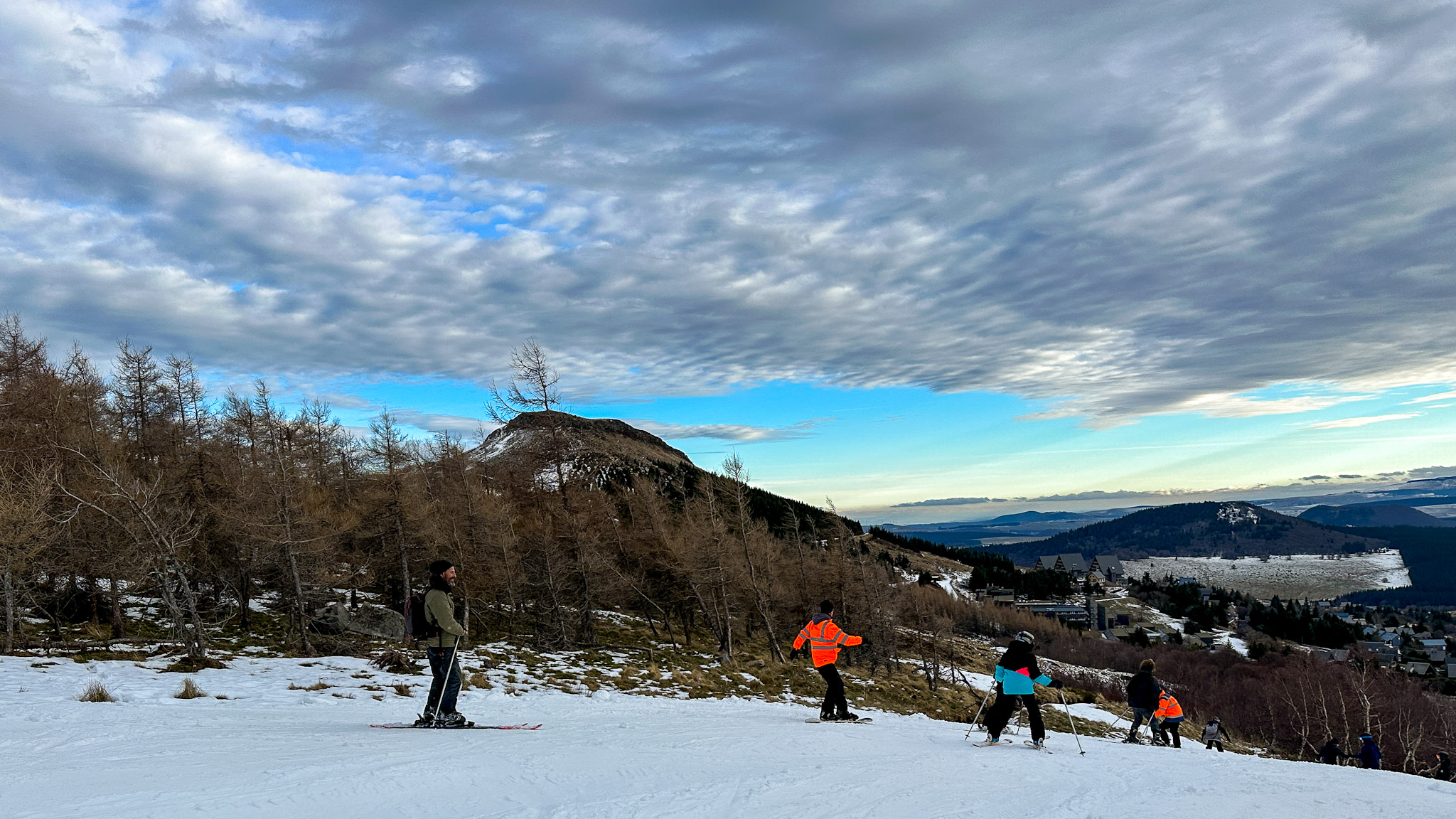 Super Besse : Ski Alpin au Pied du Puy du Chambourguet - Descente et Vue Exceptionnelle