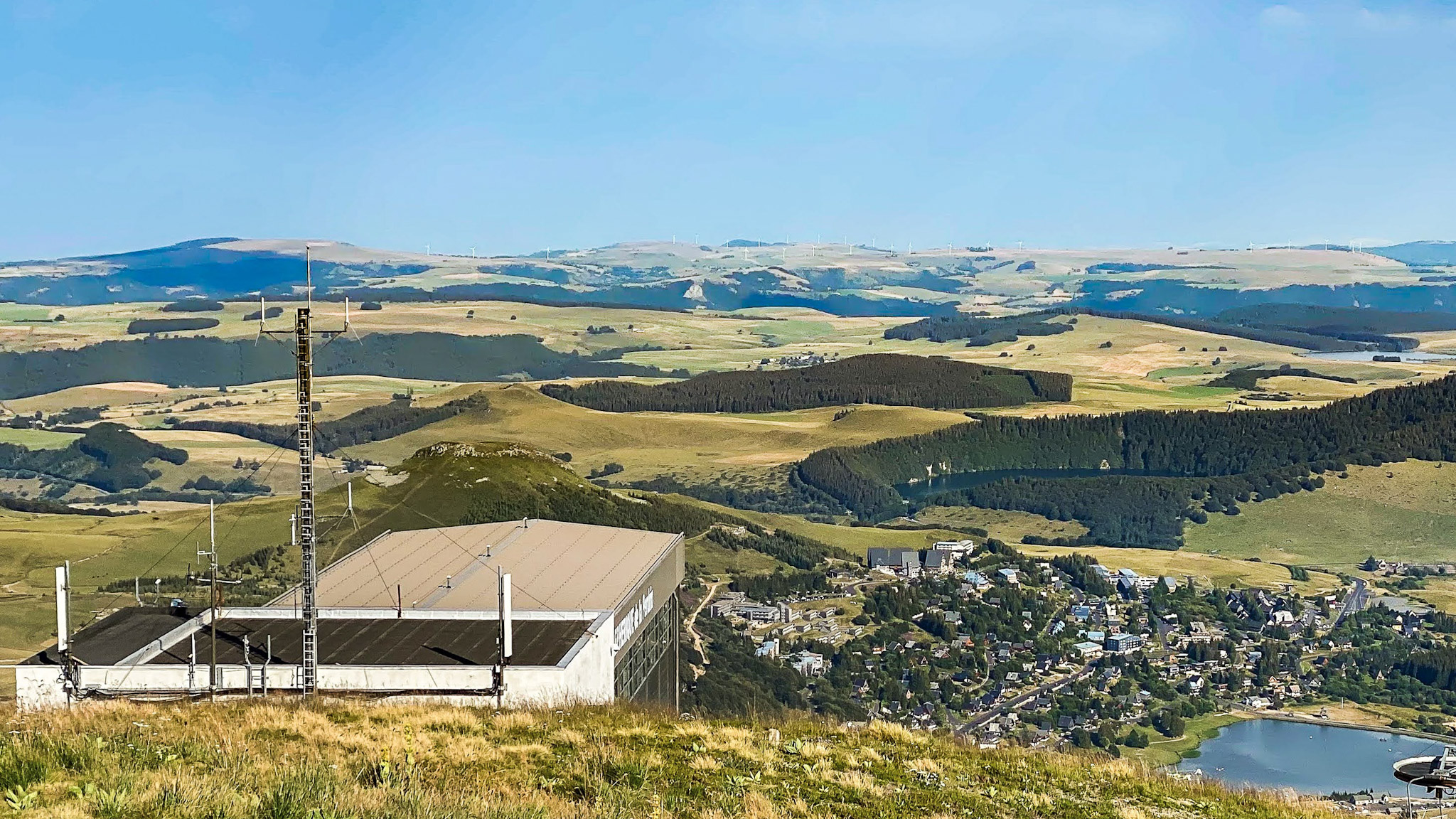 Super Besse - Sommet du Téléphérique : Vue panoramique sur Super Besse