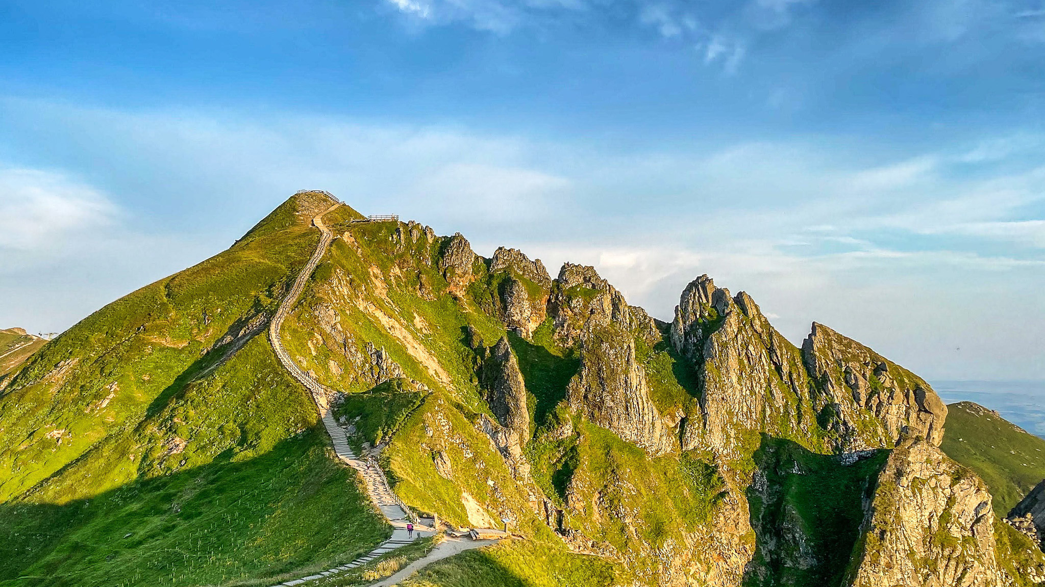 Super Besse - Ascension au Sommet du Puy de Sancy : Une Aventure Inoubliable