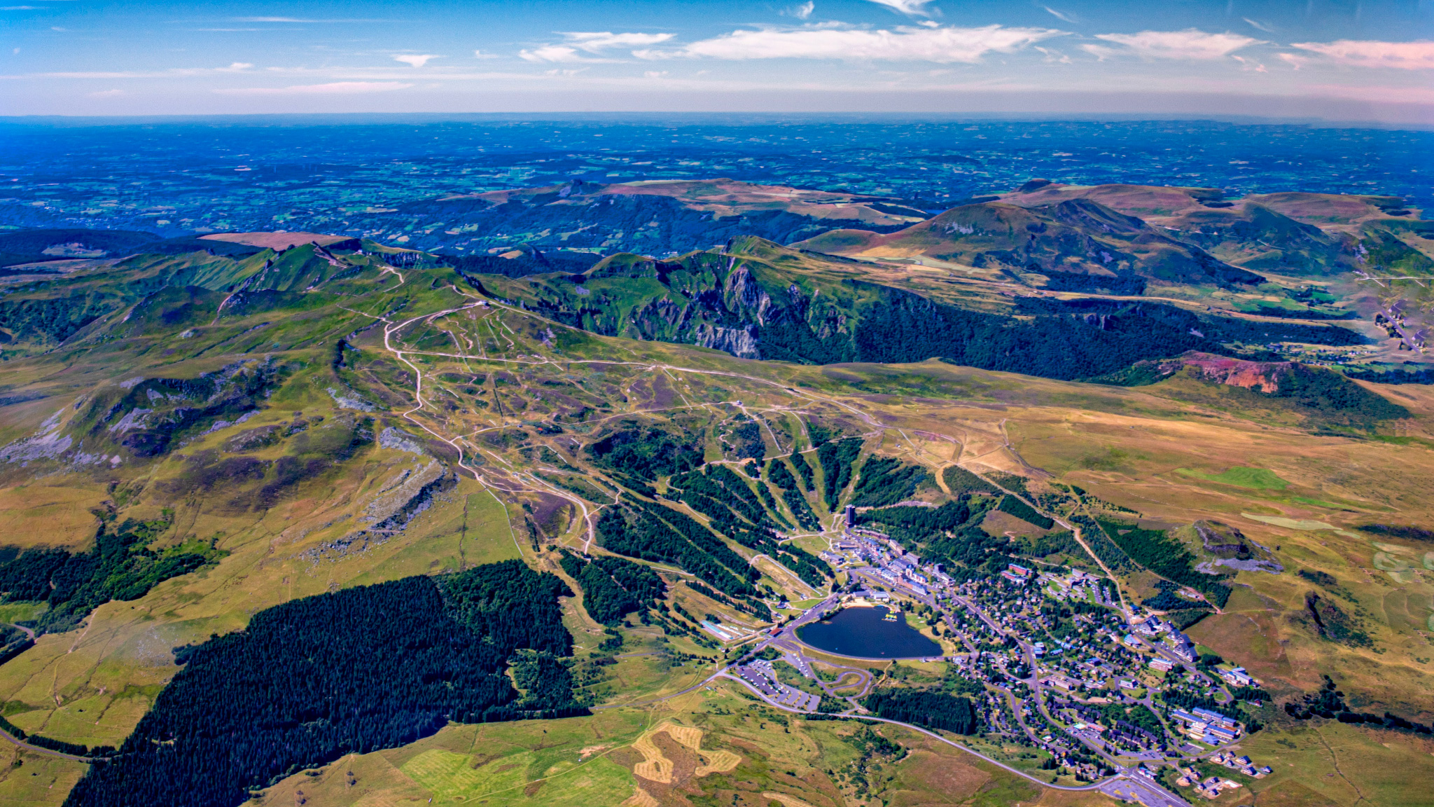 Super Besse - Randonnée au Sommet du Puy de Sancy : Un Voyage dans le Massif du Sancy