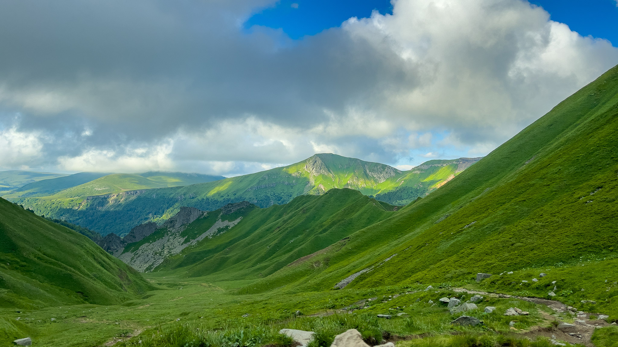 Val de Courre : Randonnée Panoramique - Massif du Sancy, Roc de Cuzeau & Plateau de Durbise