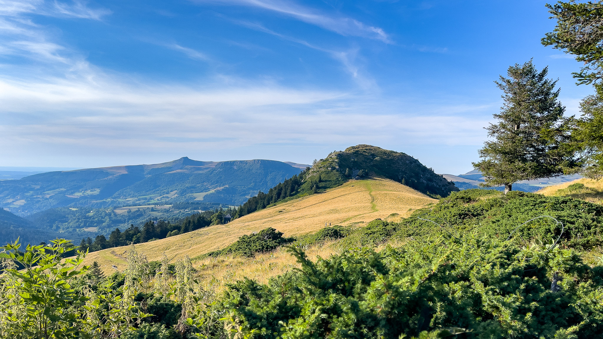 Le Capucin au Mont Dore : Un panorama exceptionnel sur la Banne d'Ordanche.