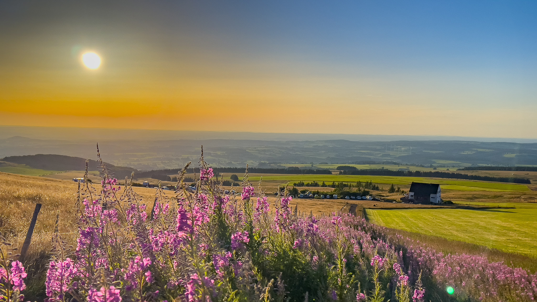 Banne d'Ordanche : Ascencion vers le Sommet pour un Coucher de Soleil Exceptionnel