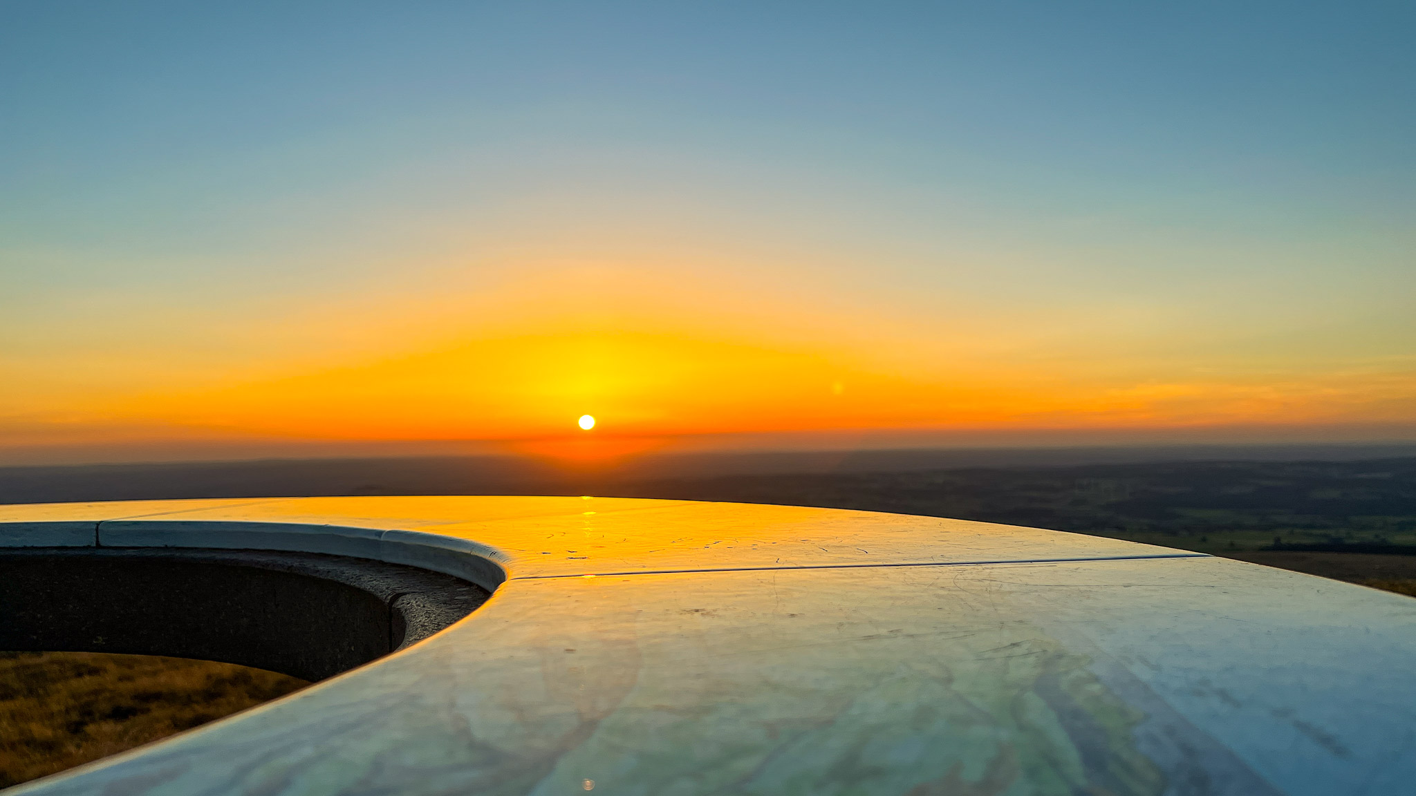 Banne d'Ordanche : Table d'Orientation au Sommet du Volcan - Un Point de Vue Exceptionnel