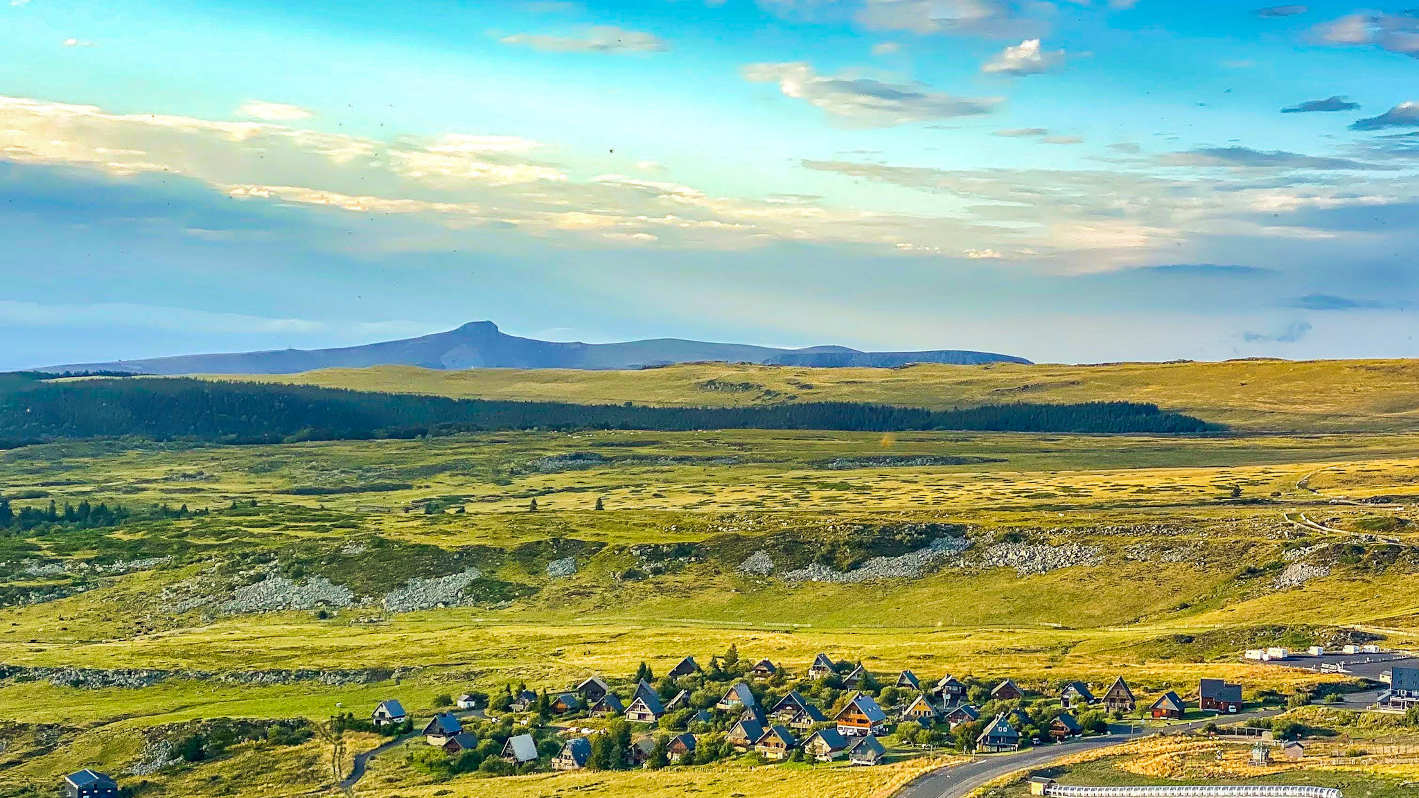 Station de Chastreix Sancy : Un panorama imprenable sur la Banne d'Ordanche.