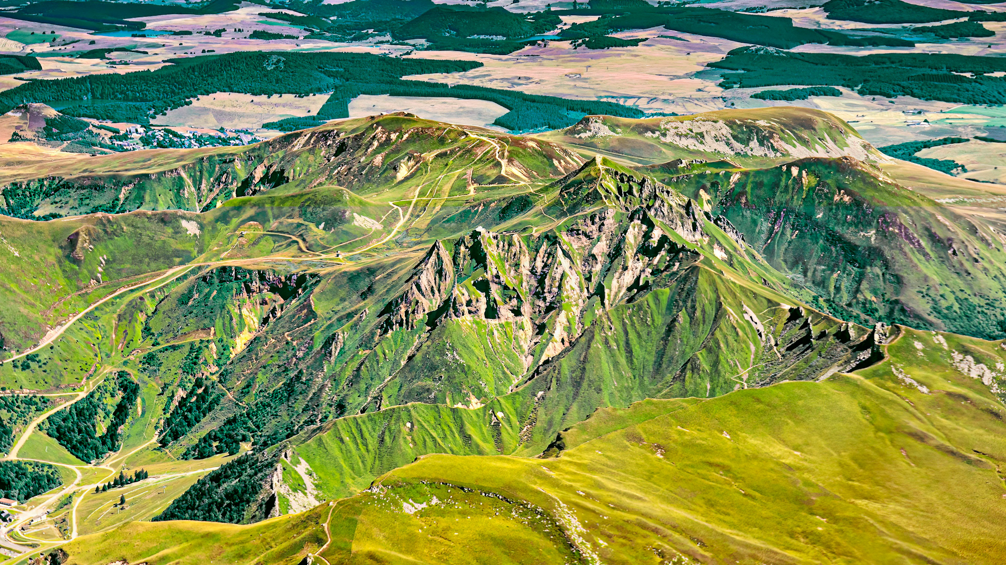 Panorama Exceptionnel sur les Géants du Sancy : Puy Ferrand, Pan de la Grange, Puy Redon, Puy Gros... Randonnée Inoubliable depuis le Puy de Sancy.