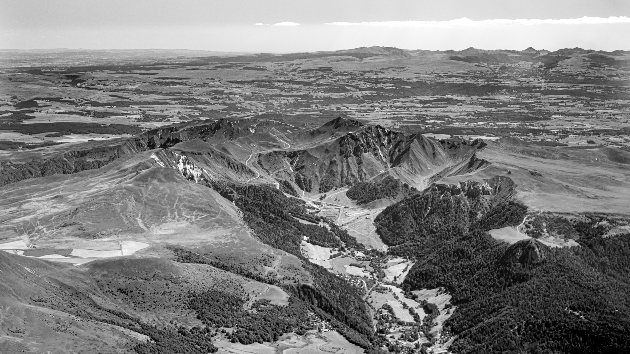 Mont Dore : Val de Courre, Val d'Enfer, Roc de Cuzeau, Puy Ferrand... Trésors Naturels à Explorer