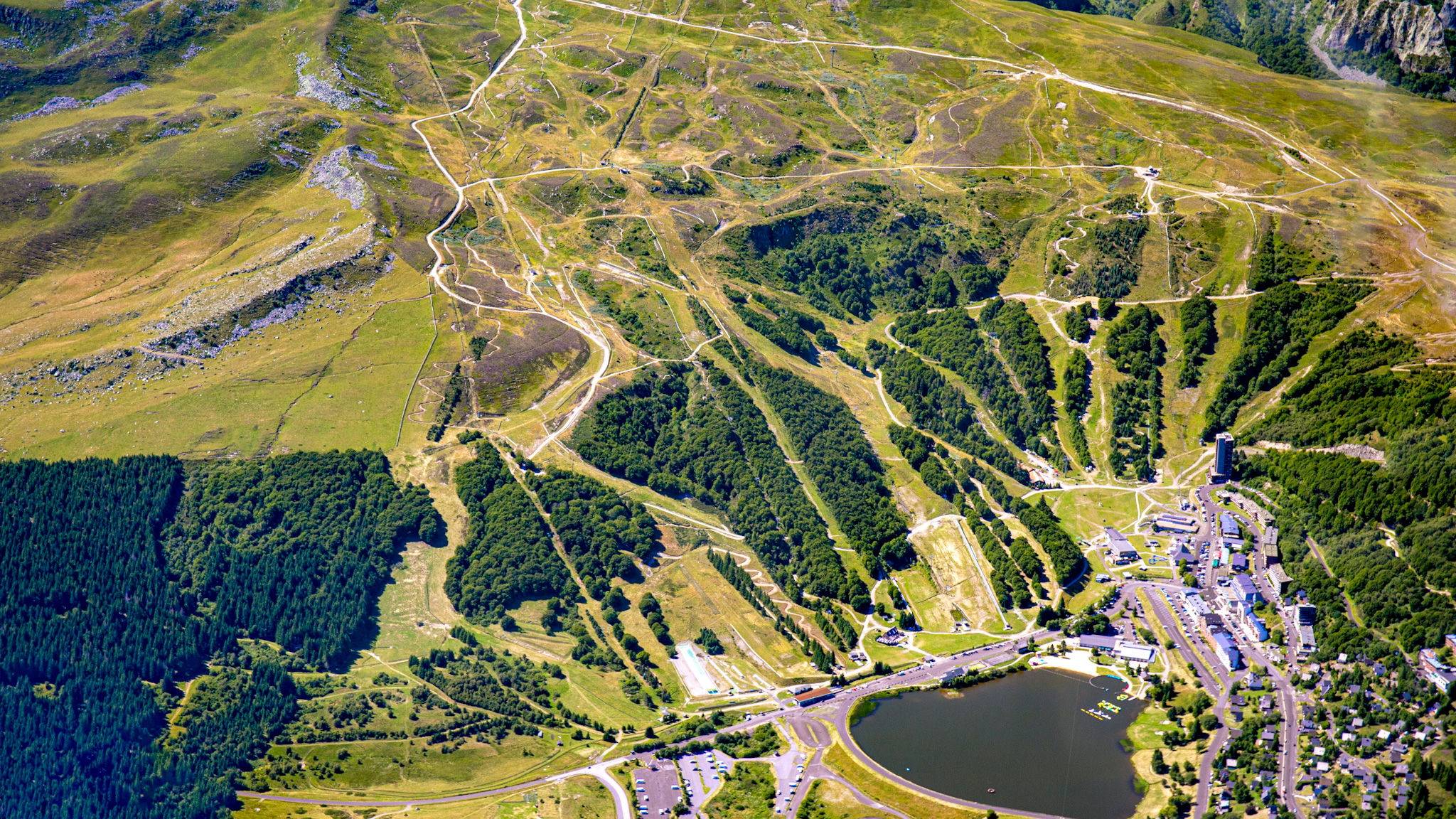 Super Besse : Ski, Lac des Hermines, Randonnées vers le Puy de Sancy... Laissez-vous Séduire !