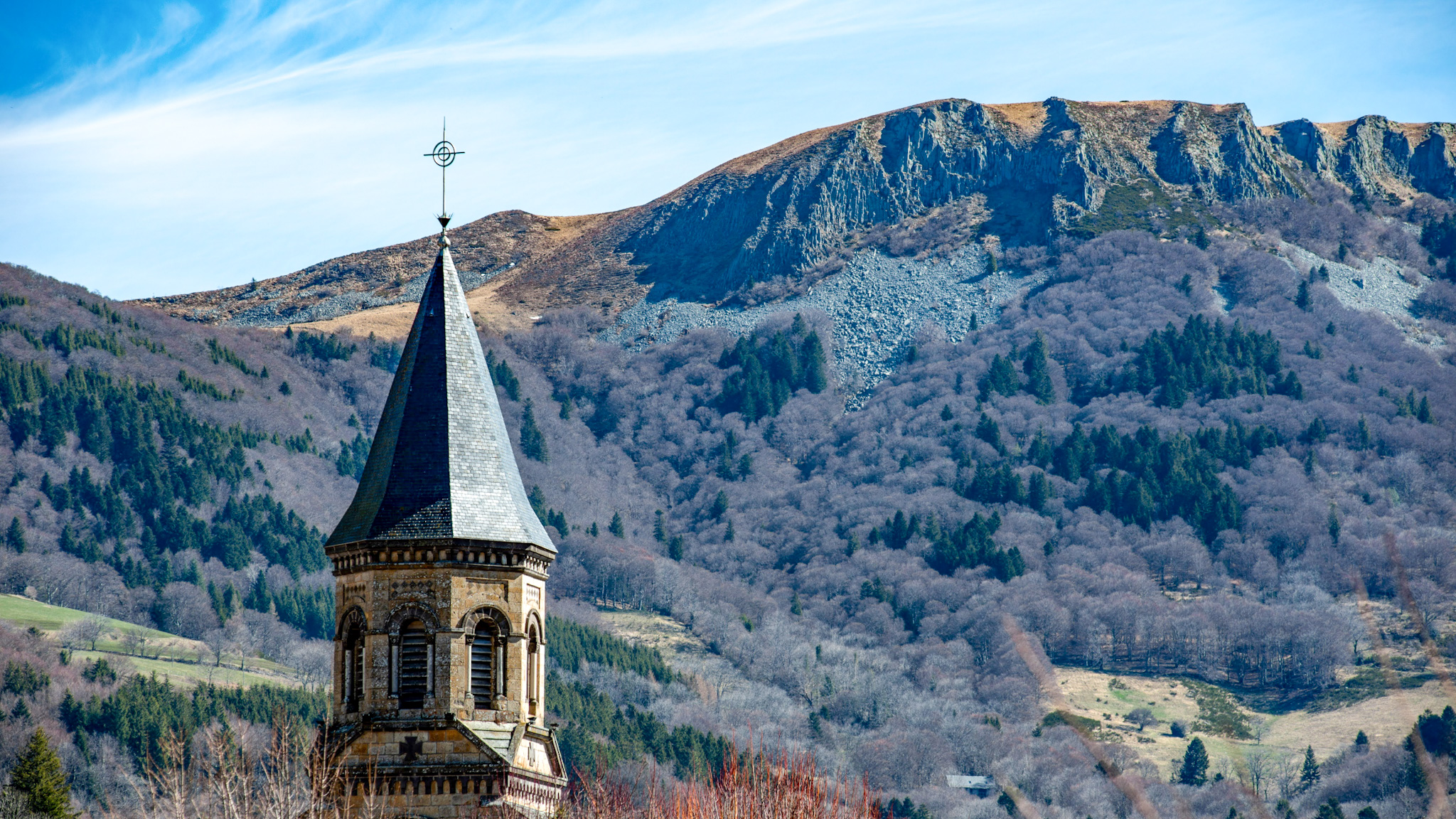 La Bourboule : Puy Gros, Gardien Majestueux de la Ville Thermale