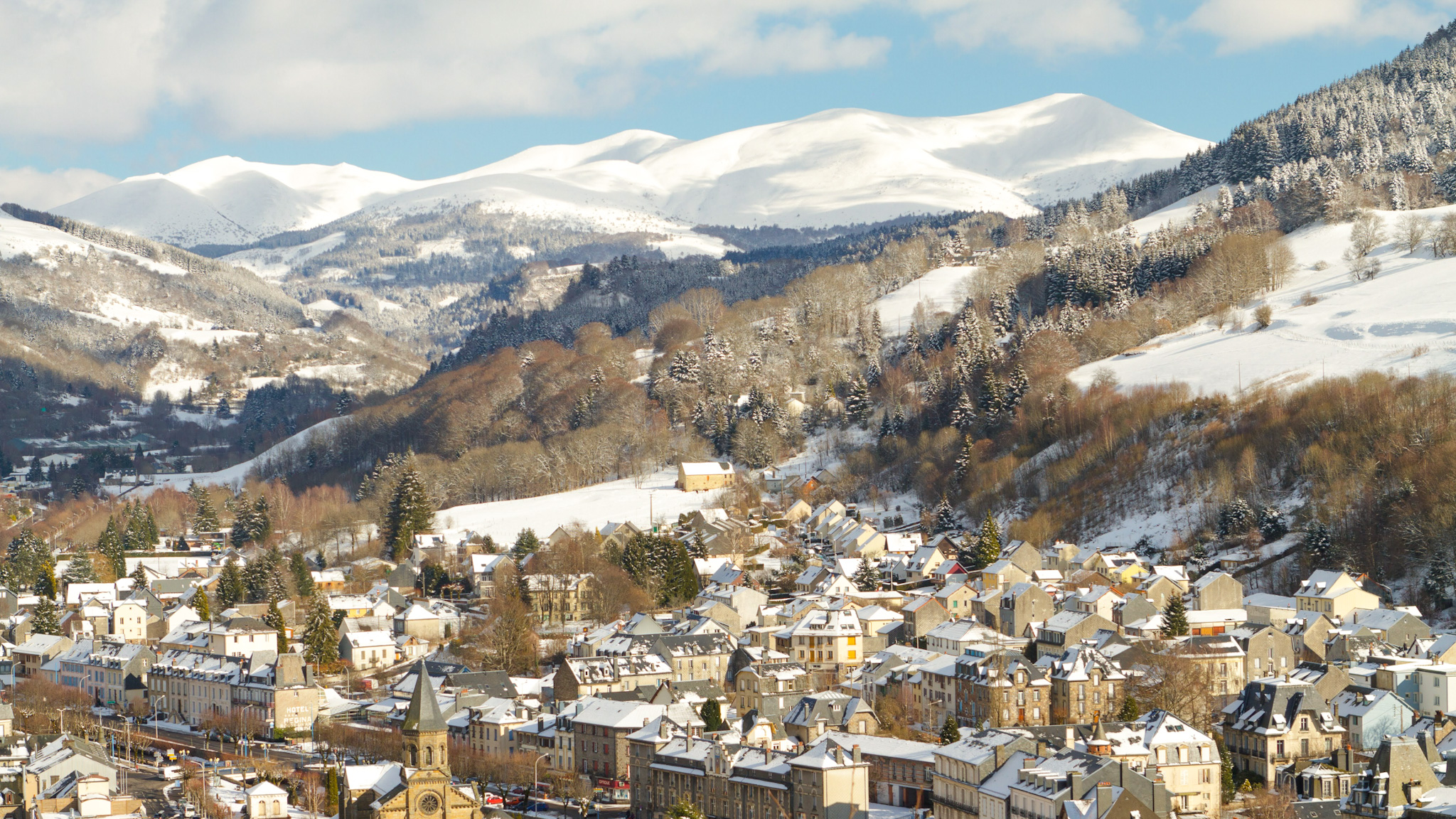 La Bourboule et le Massif du Sancy : Féérie Blanche et Paysages d'Hiver