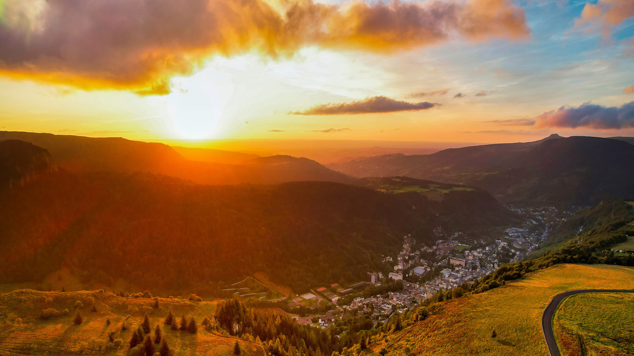 Massif du Sancy en Automne : Couchers de Soleil Magiques au Mont Dore