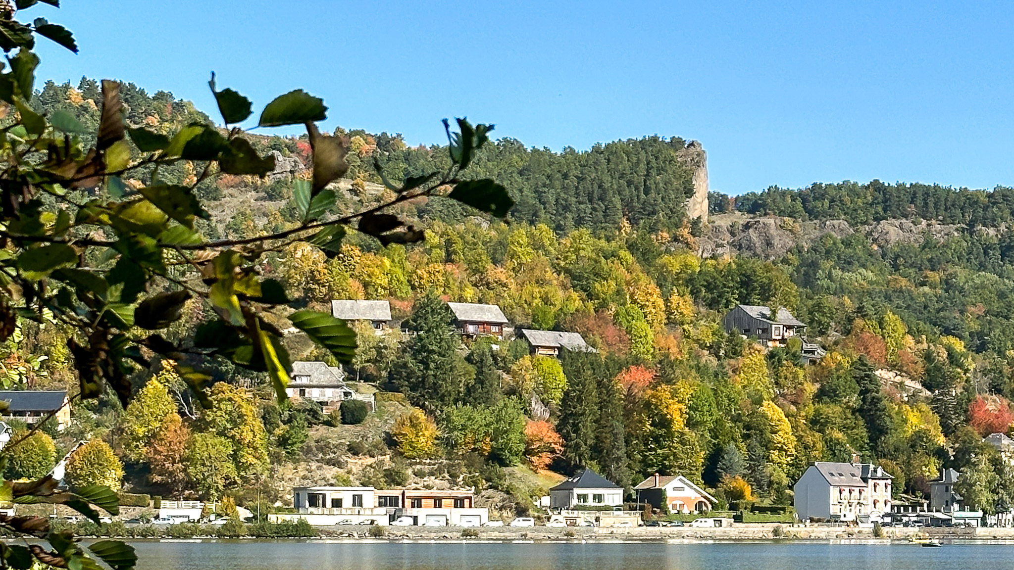 La Dent des marais dominant les rives du Lac Chambon