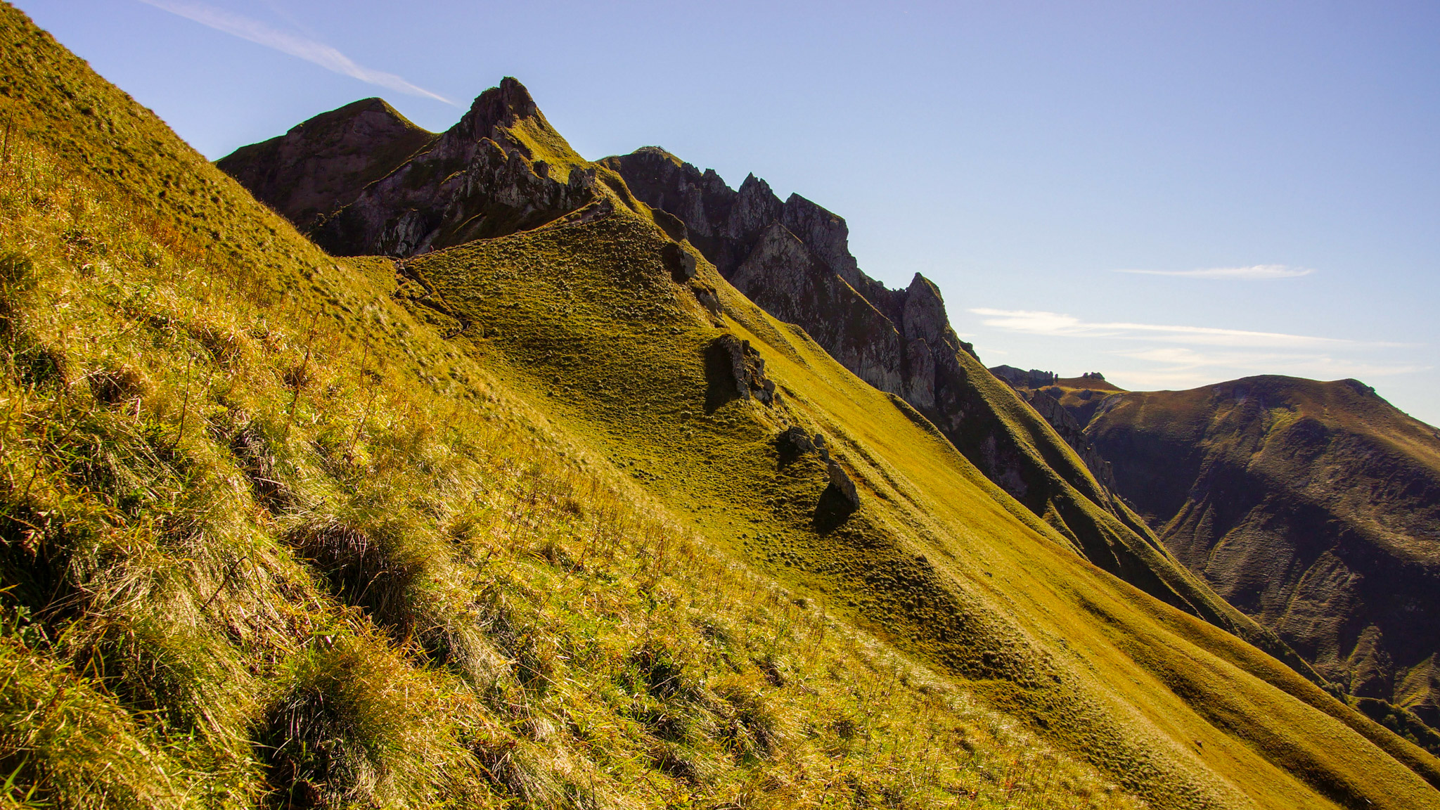 Montée vers le sommet du Puy de Sancy par le Val de Courre