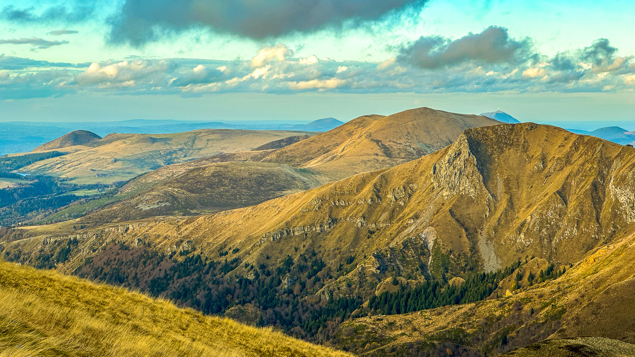 Le Puy de Sancy,, le Roc de Cuzeau et le Puy de l'Angle