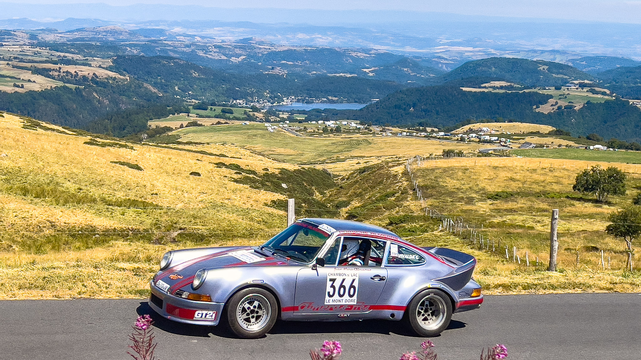 Course de Côte du Mont Dore : Porsche 911 en Course - Icône de la Performance