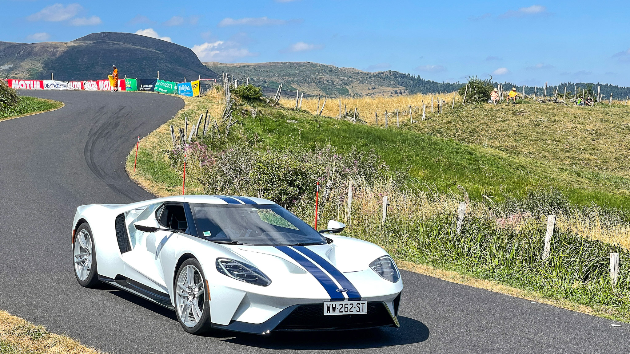 Course de Côte du Mont Dore : Ford GT - Puissance et Performance Américaine