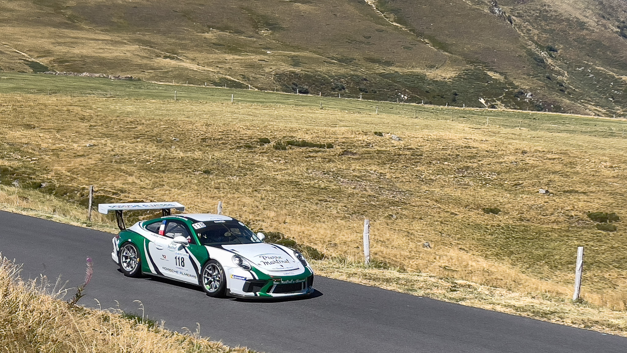 Course de Côte du Mont Dore : Léa - Porsche GT3 - Retour au Stand