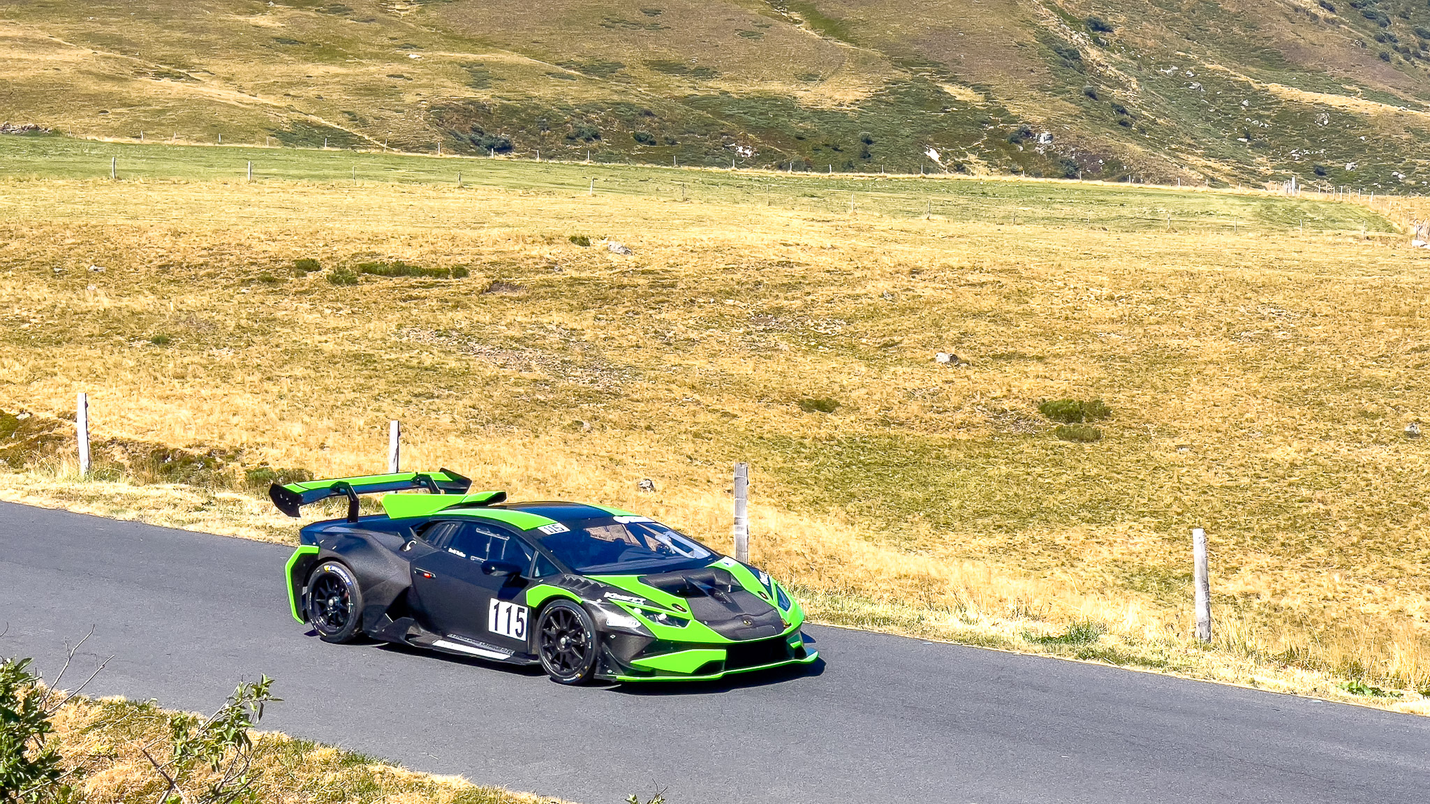 Course de Côte du Mont Dore : Magnifique Lamborghini - Puissance et Prestige