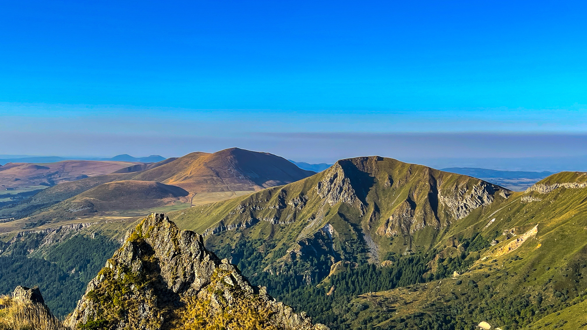 Téléphérique du Sancy : Vue Exceptionnelle sur le Massif Adventif et le Col de la Croix Saint Robert