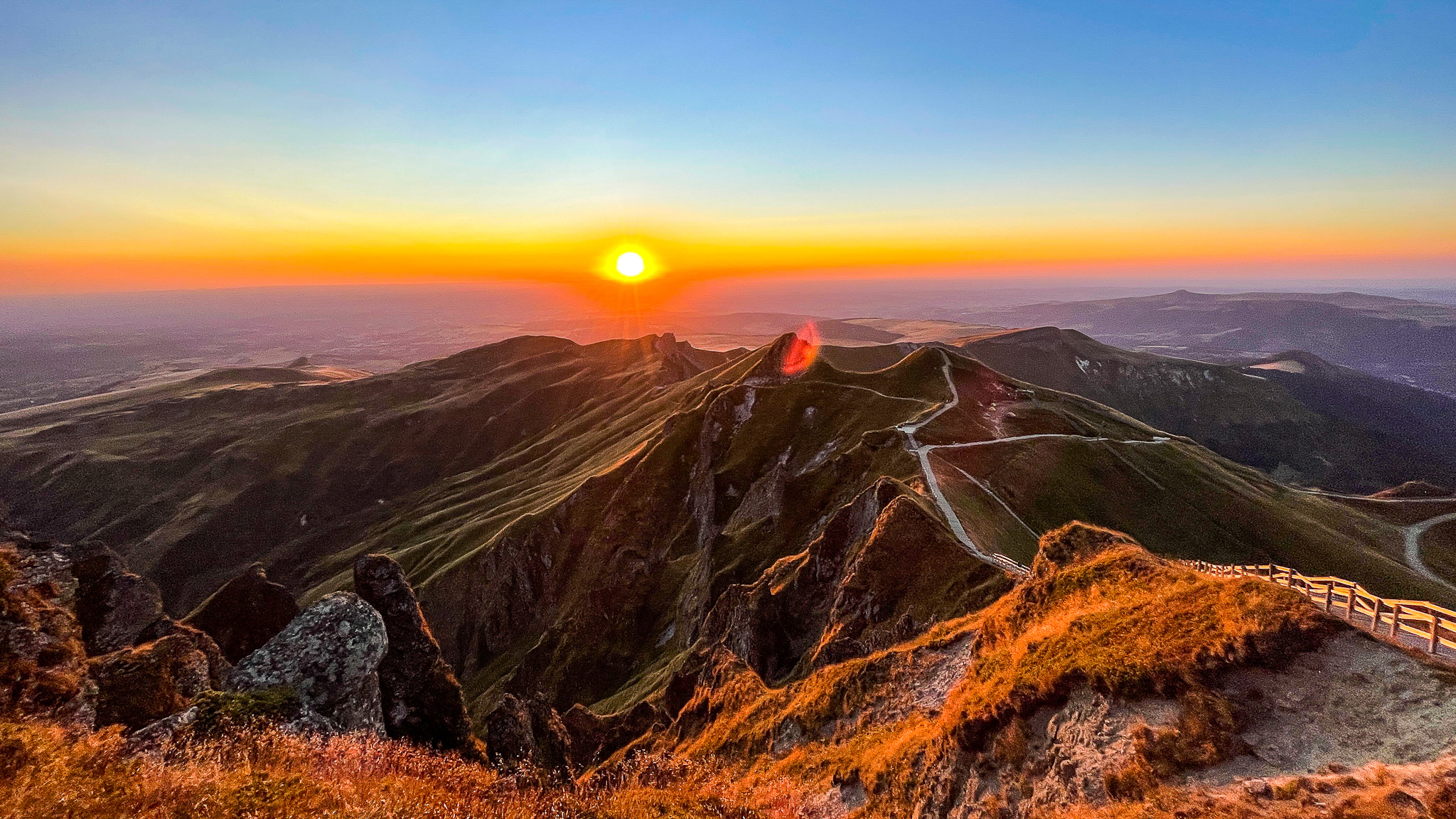 Puy de Sancy : Coucher de Soleil Au Sommet - Un Spectacle à couper le souffle