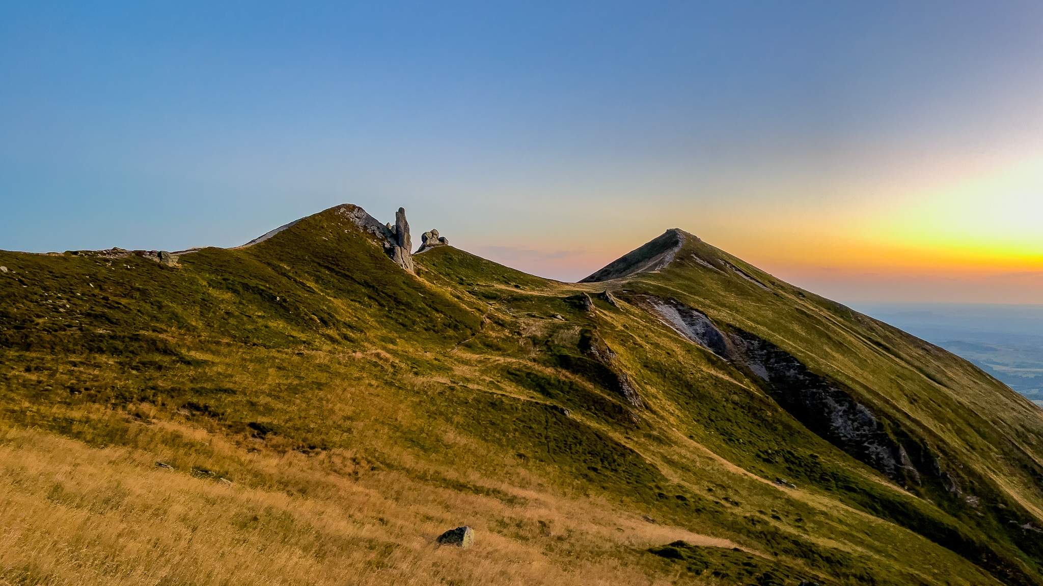 Puy Gros : Soleil Couchant - Un Dernier Regard sur Super Besse