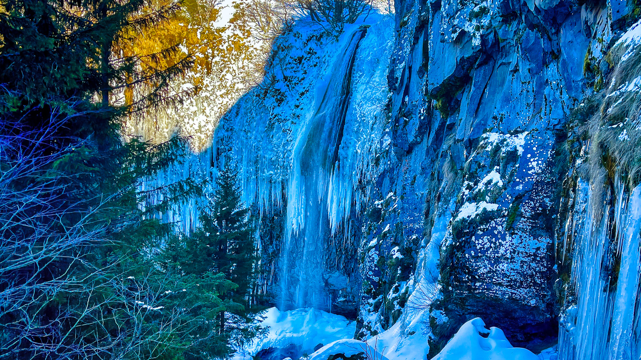 Le Mont Dore : La Grande Cascade, un Trésor Naturel