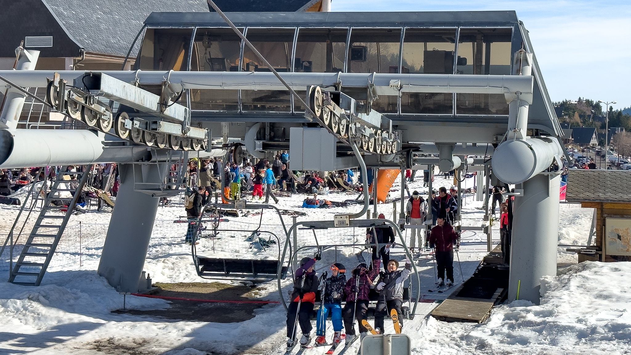 Super Besse - Remontées Mécaniques : Vers les Sommets et les Pistes